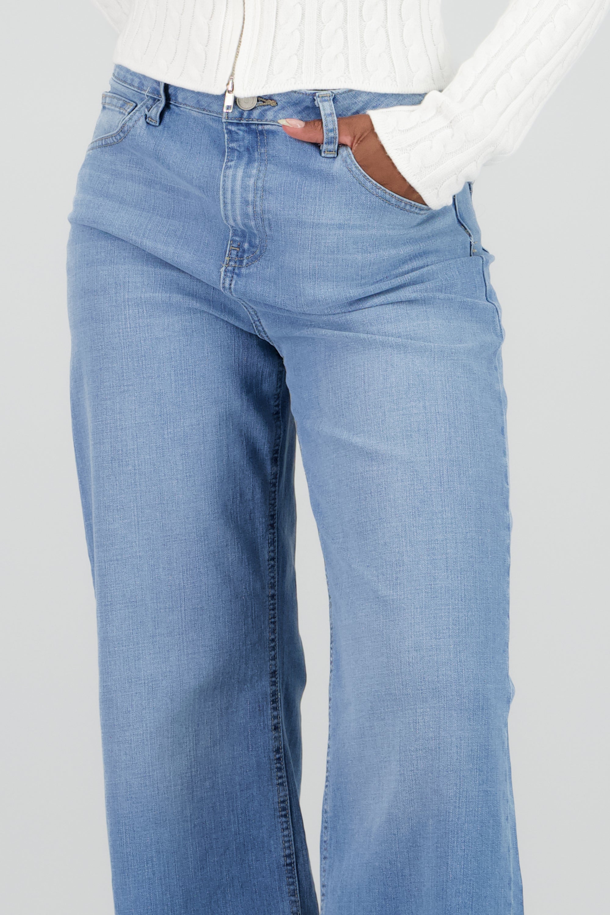 Jeans wide leg básicos MEDIUM WASH