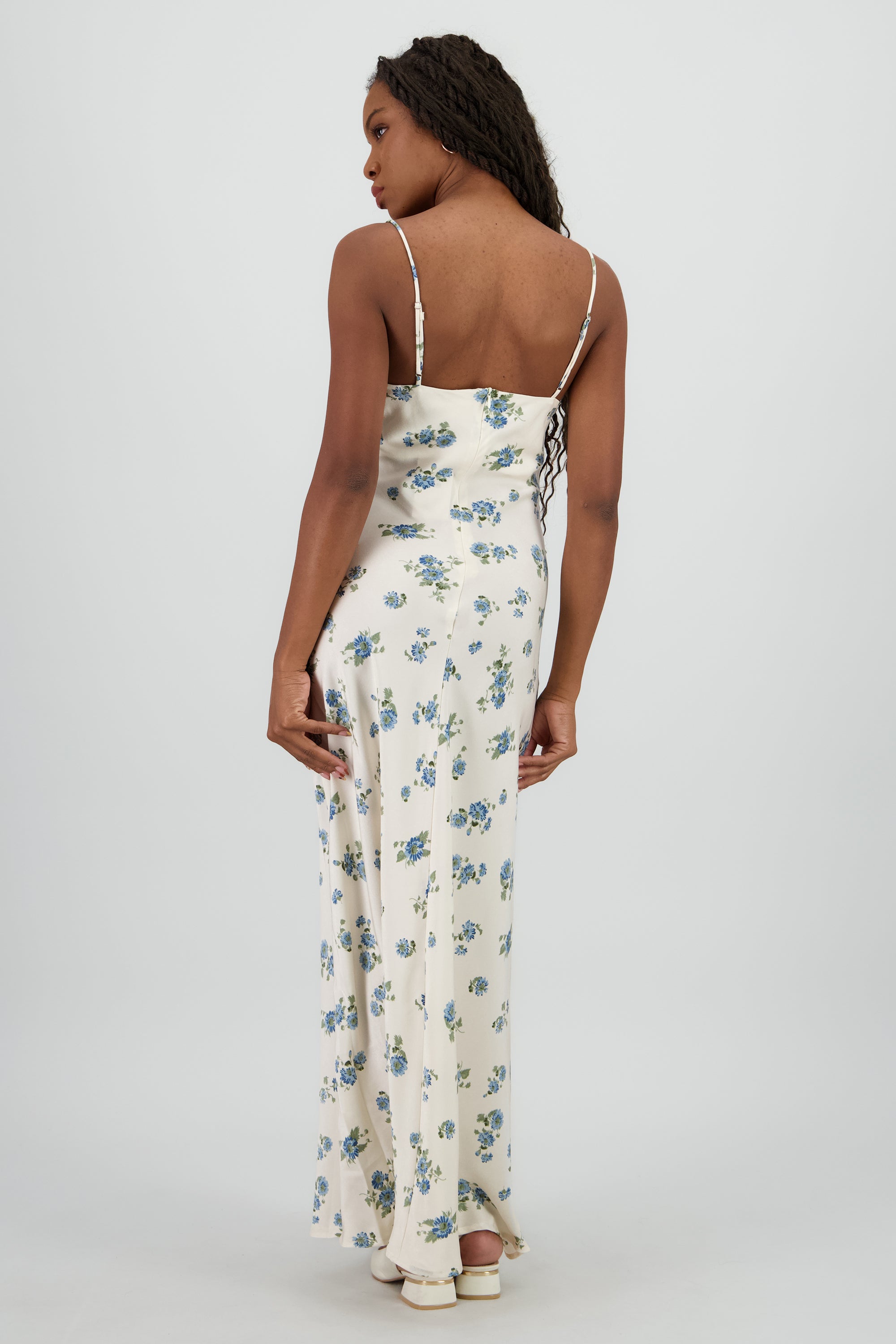 Vestido maxi satinado de flores HUESO COMBO