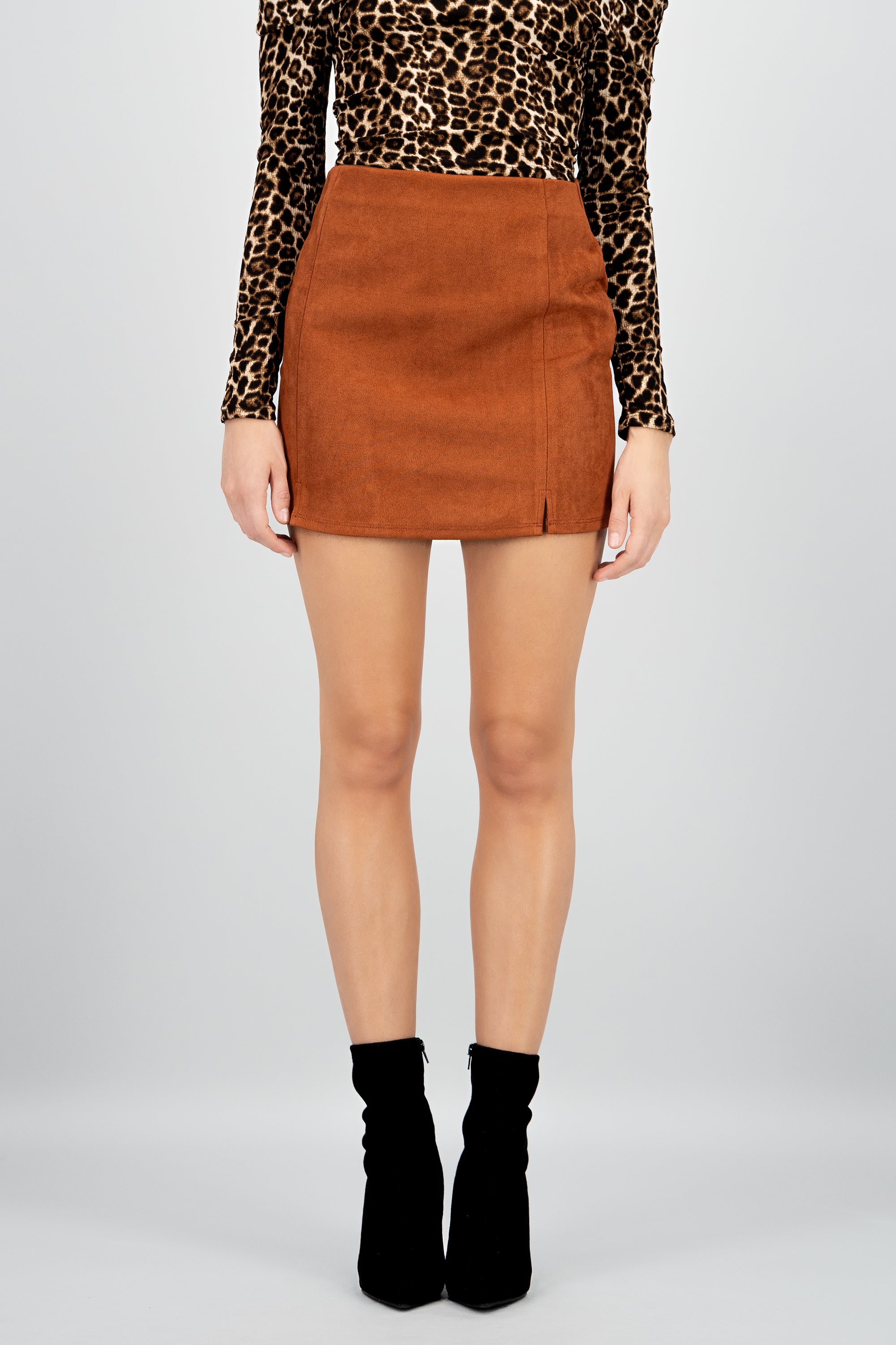 Falda mini suede detalle cortes LADRILLO