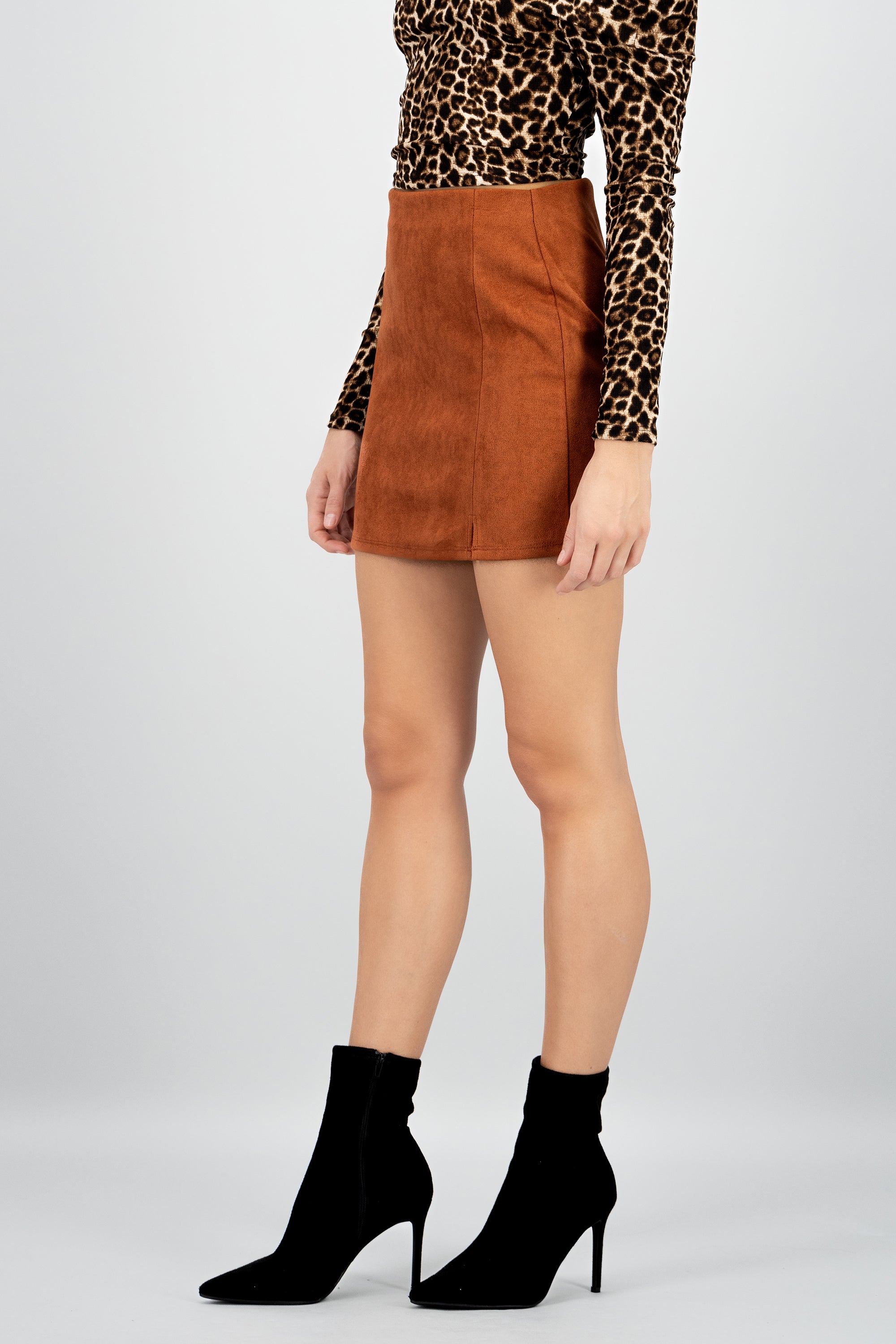 Falda mini suede detalle cortes LADRILLO