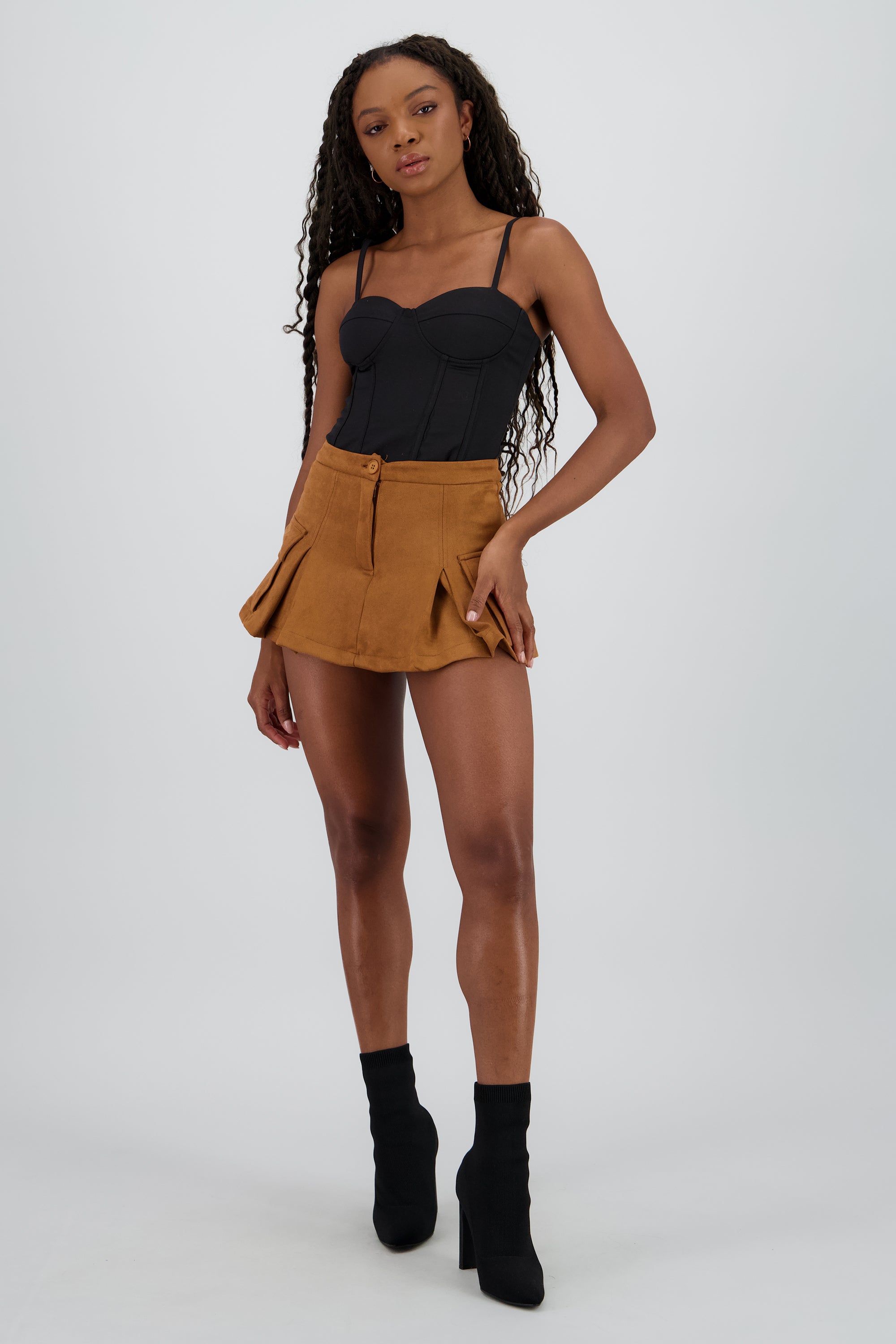 Falda short tableada gamuza CAMELLO