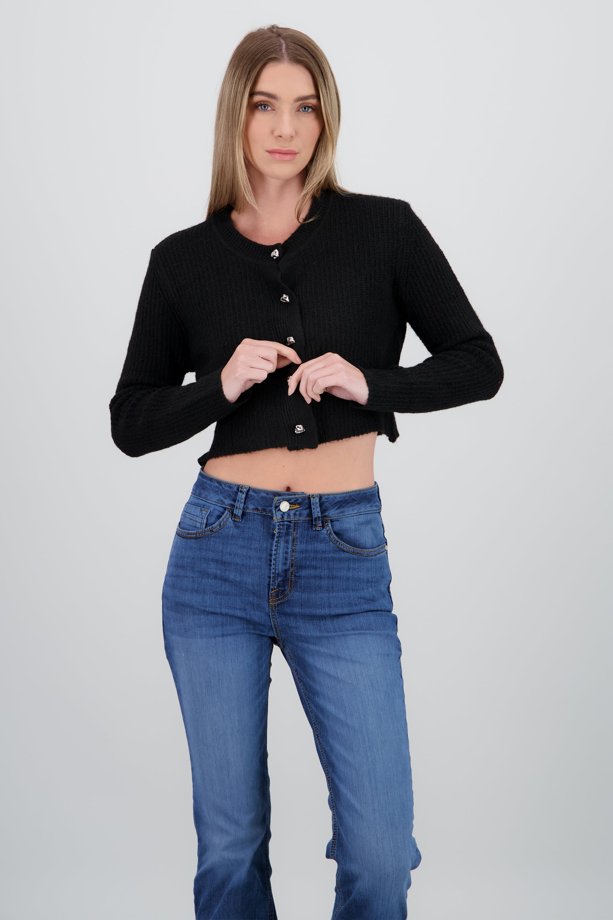 Cardigan corto tejido con detalle botones NEGRO