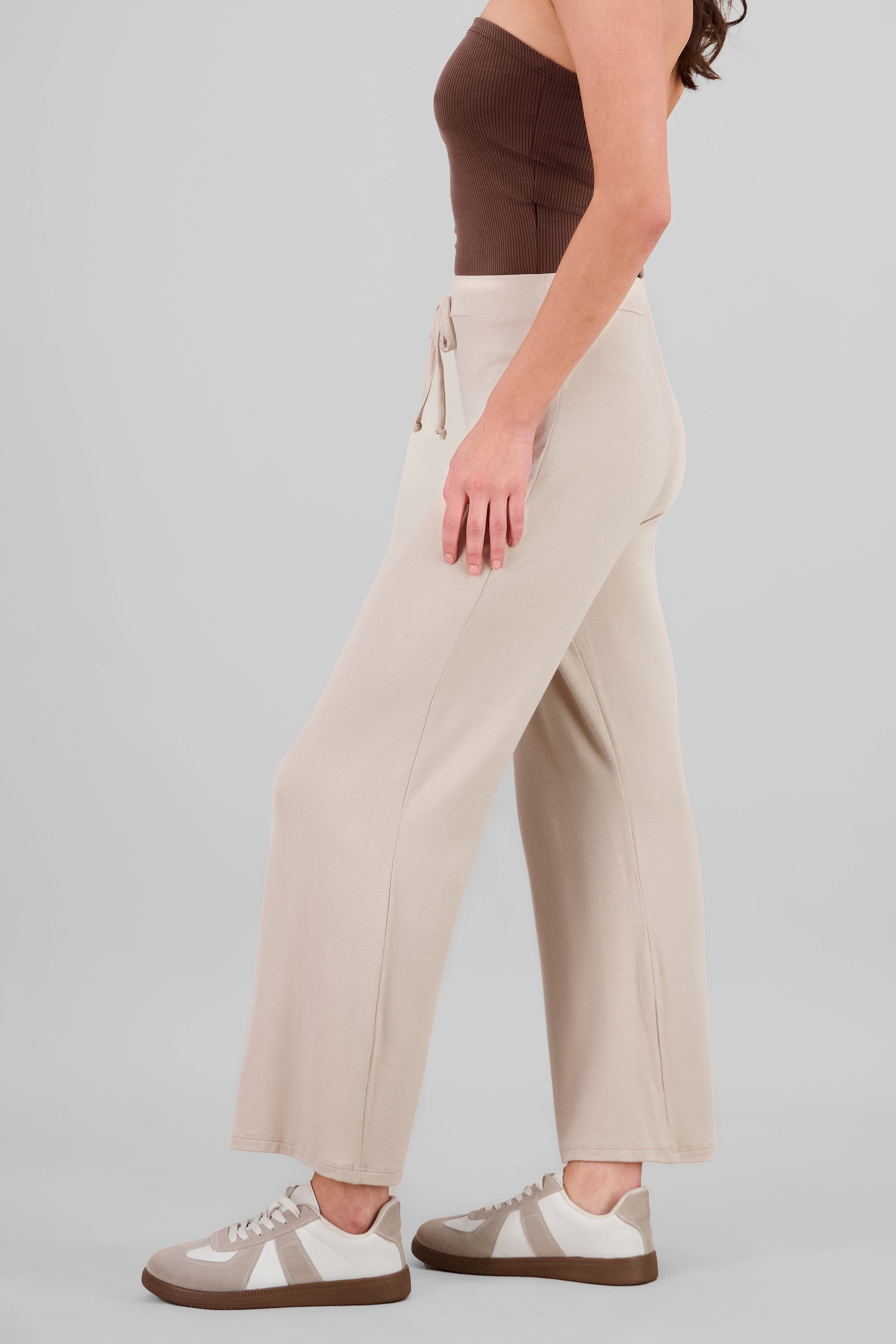 Pantalon liso fluido detalle moño CAFE