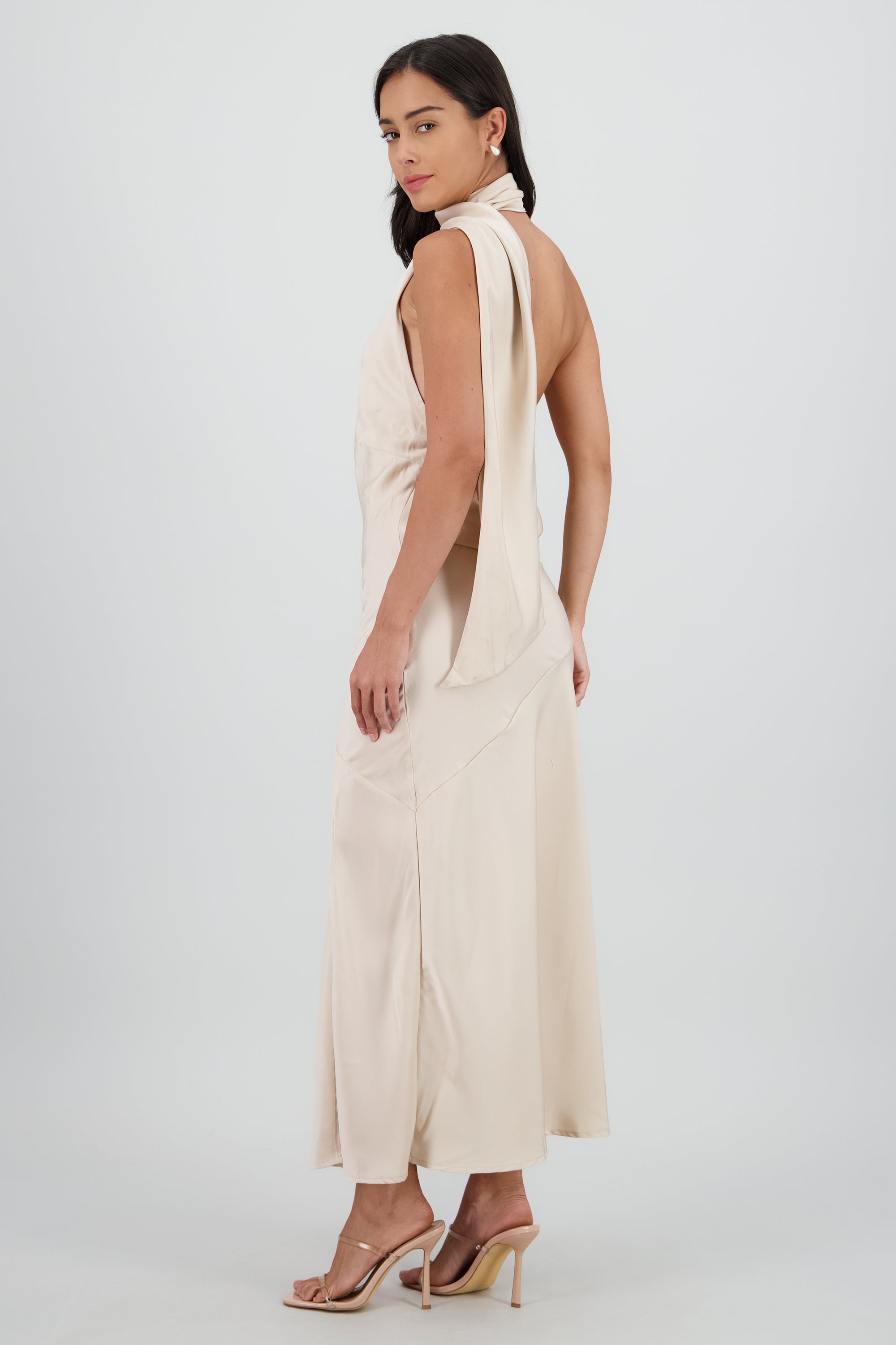 Vestido midi un hombro c/ bufanda CREMA