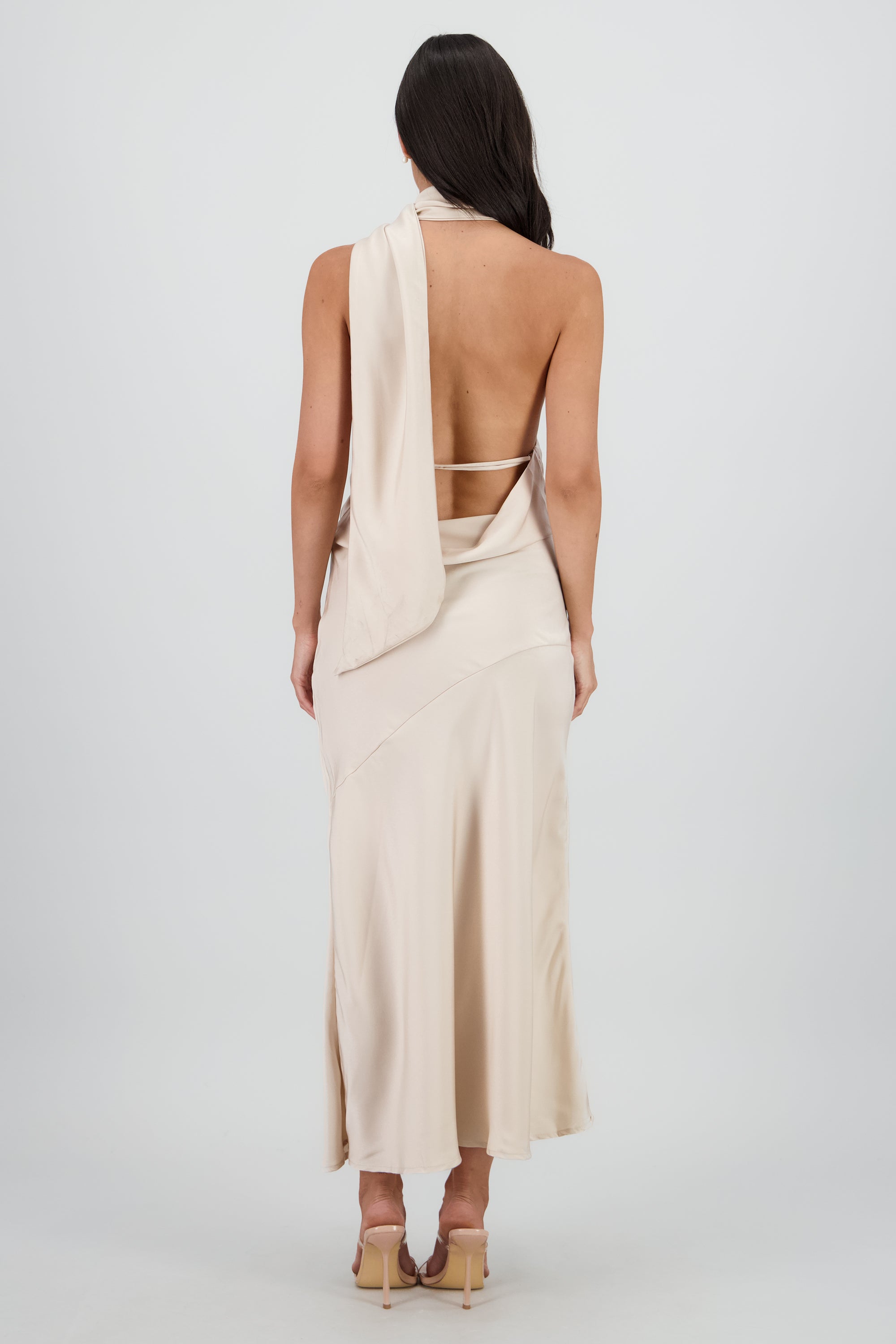 Vestido midi un hombro c/ bufanda CREMA