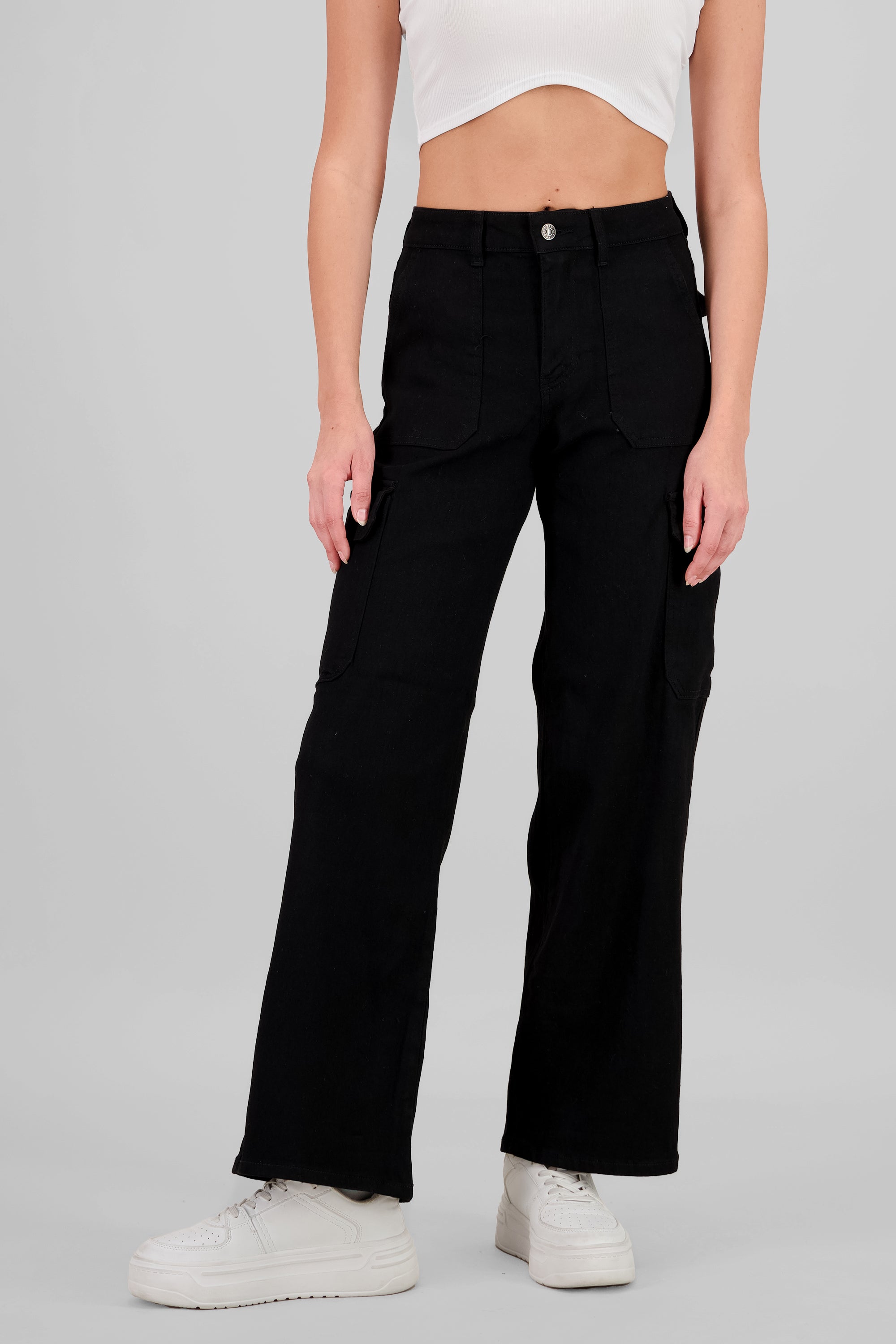 Jeans wide leg tipo cargo lisos NEGRO