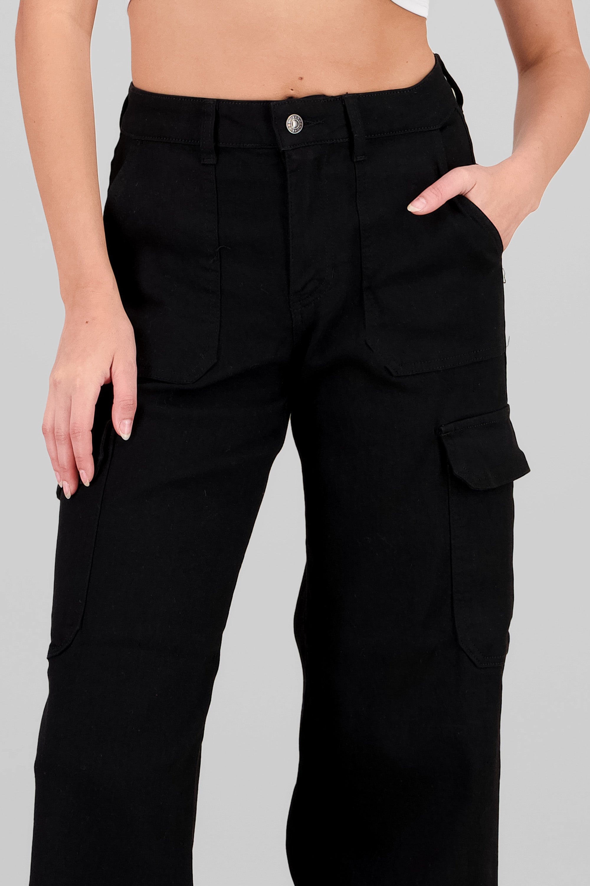 Jeans wide leg tipo cargo lisos NEGRO