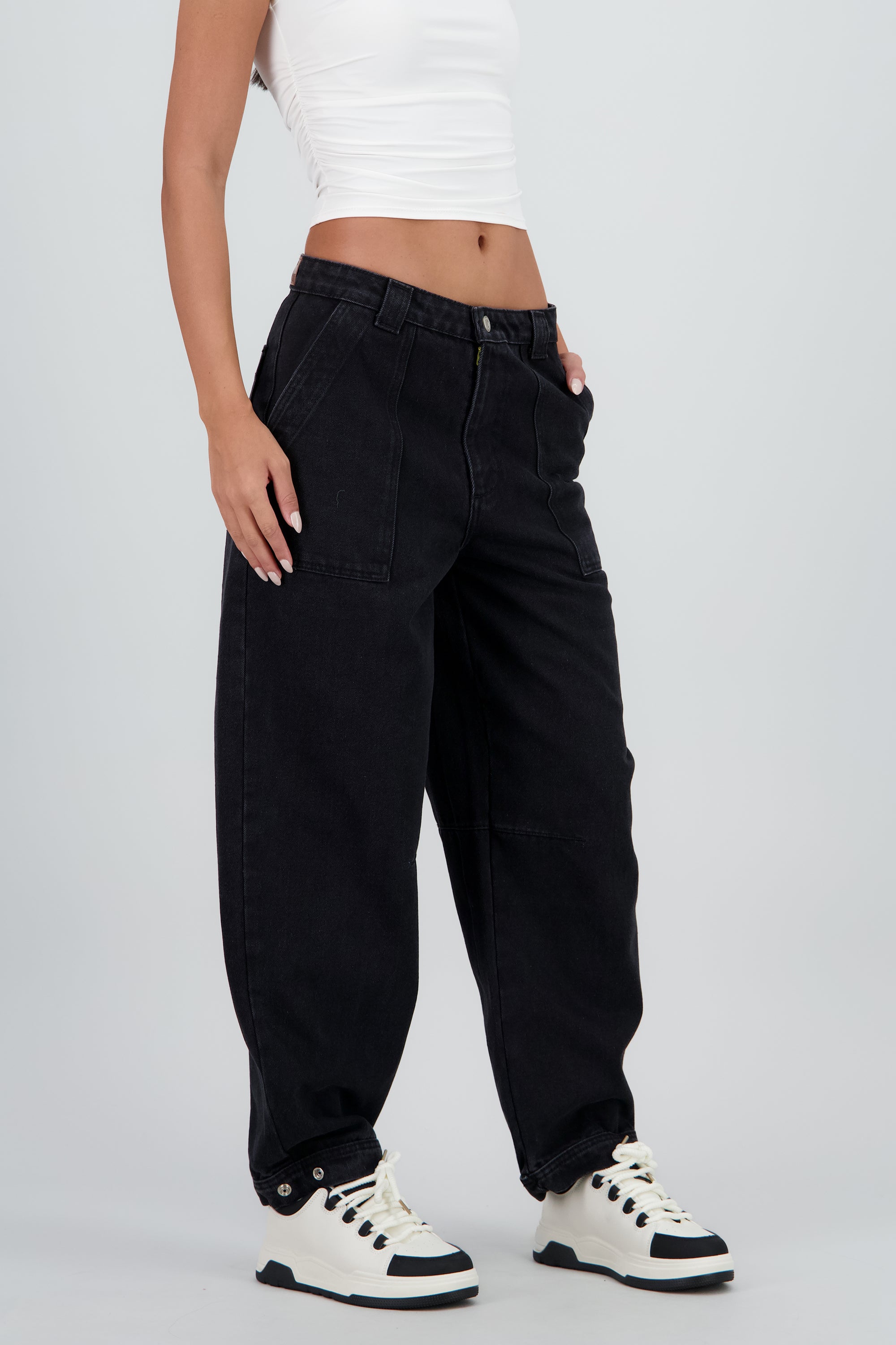 Jeans baggy con pinza NEGRO