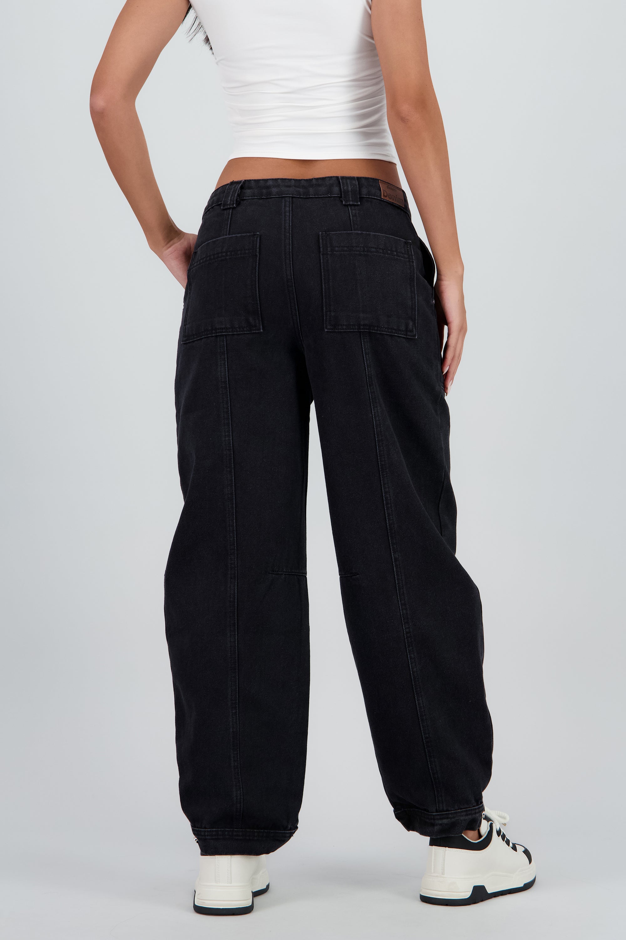 Jeans baggy con pinza NEGRO