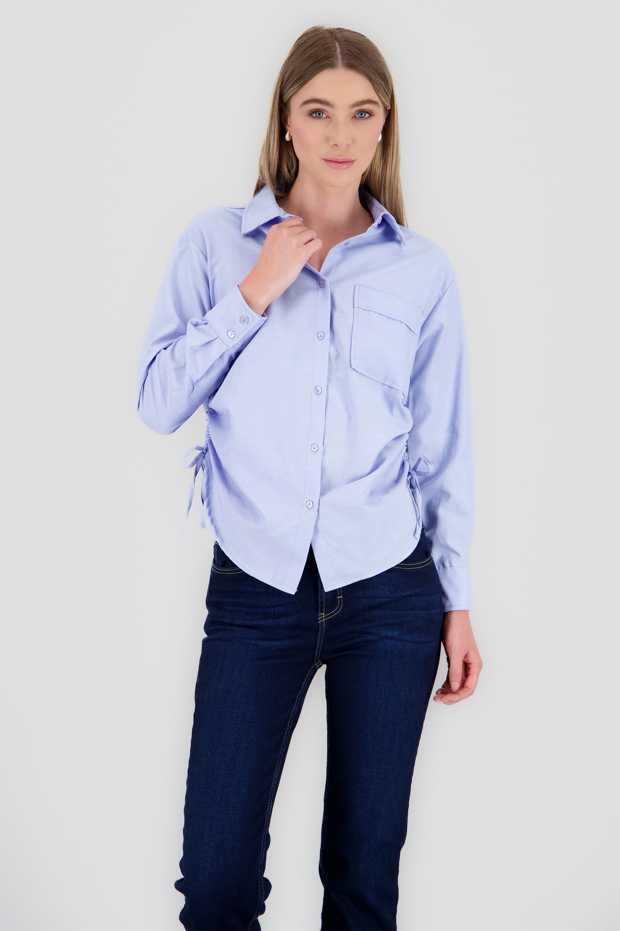 Camisa manga larga detalle jaretas costados AZUL CIELO