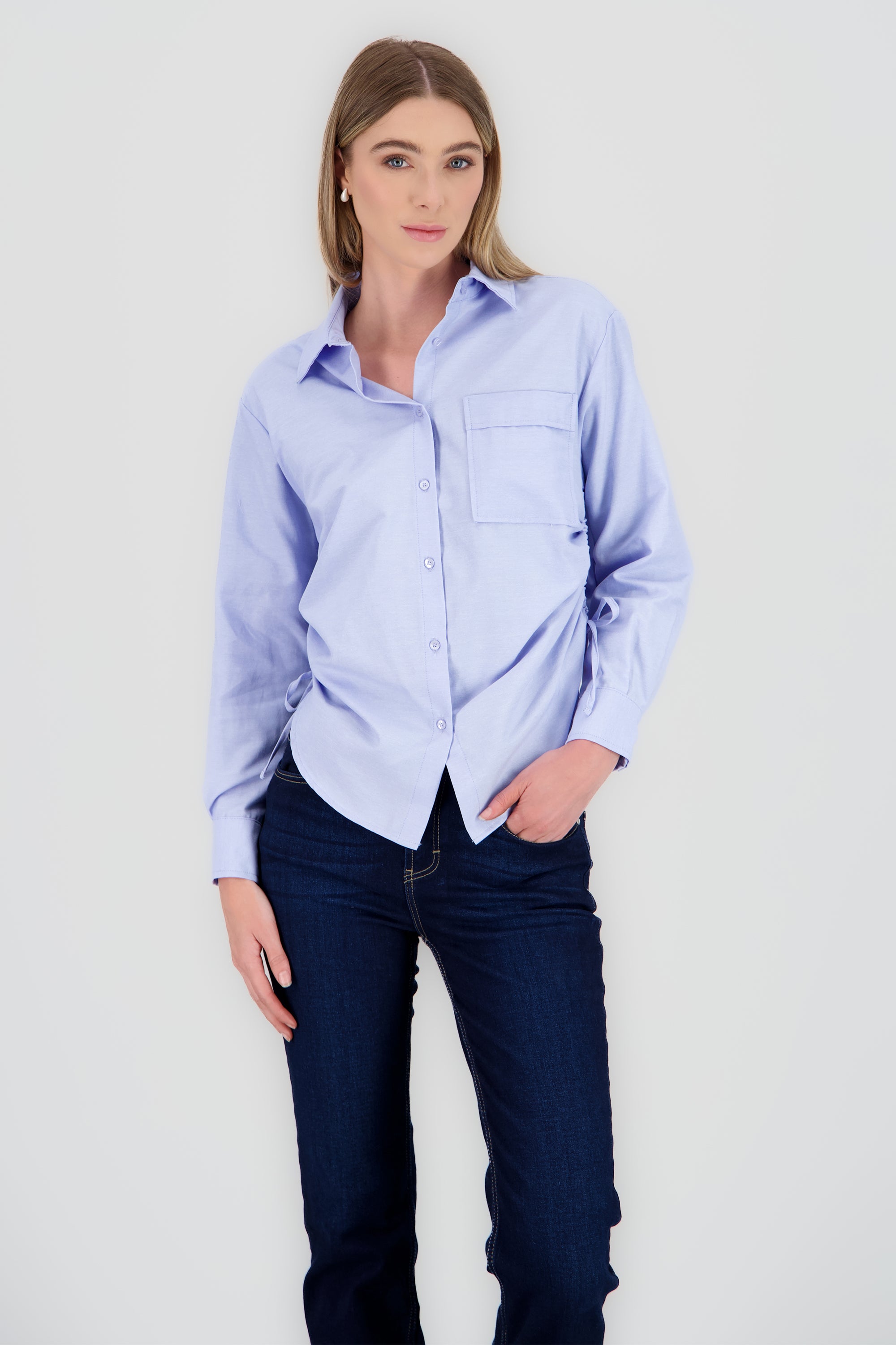 Camisa manga larga detalle jaretas costados AZUL CIELO