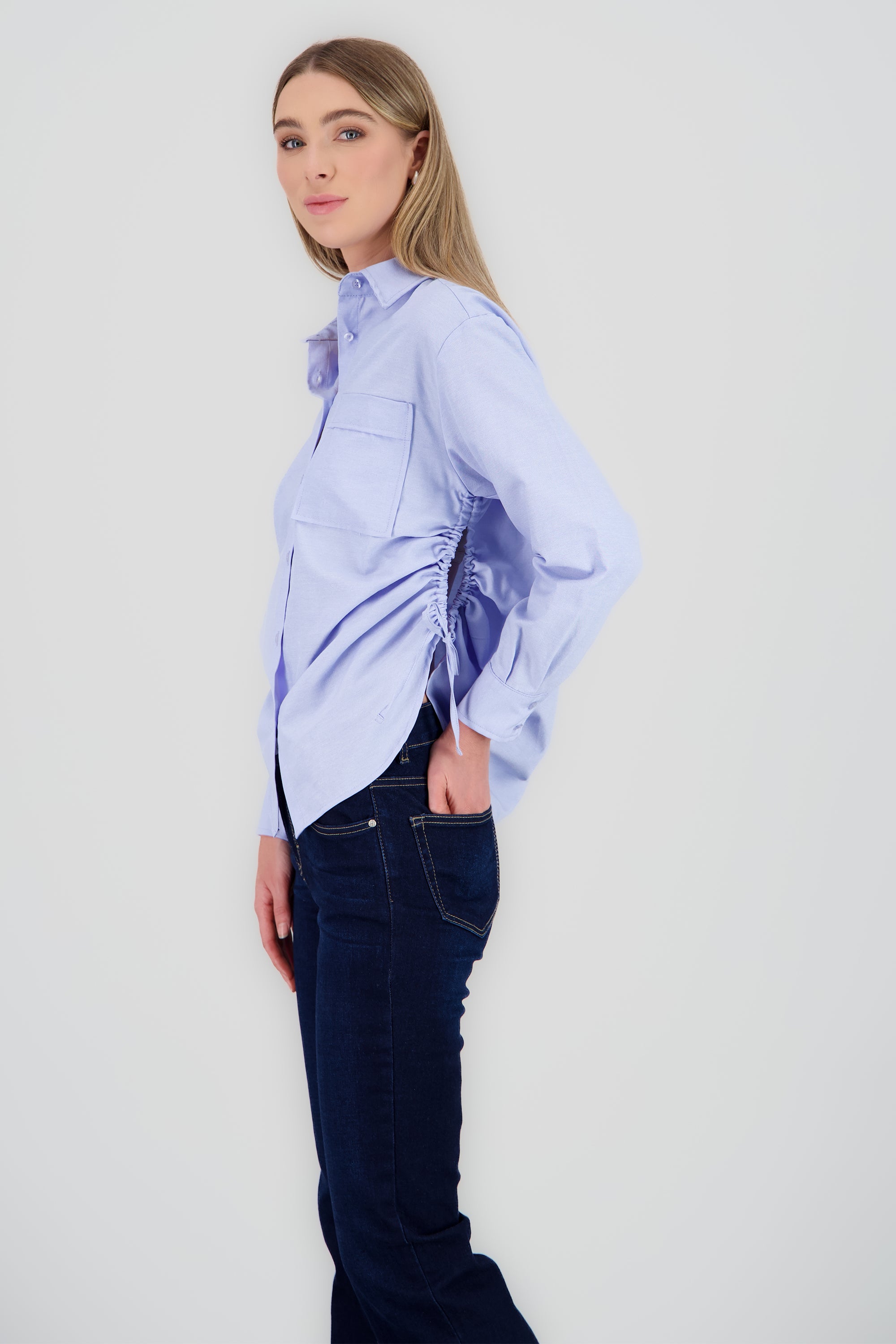 Camisa manga larga detalle jaretas costados AZUL CIELO