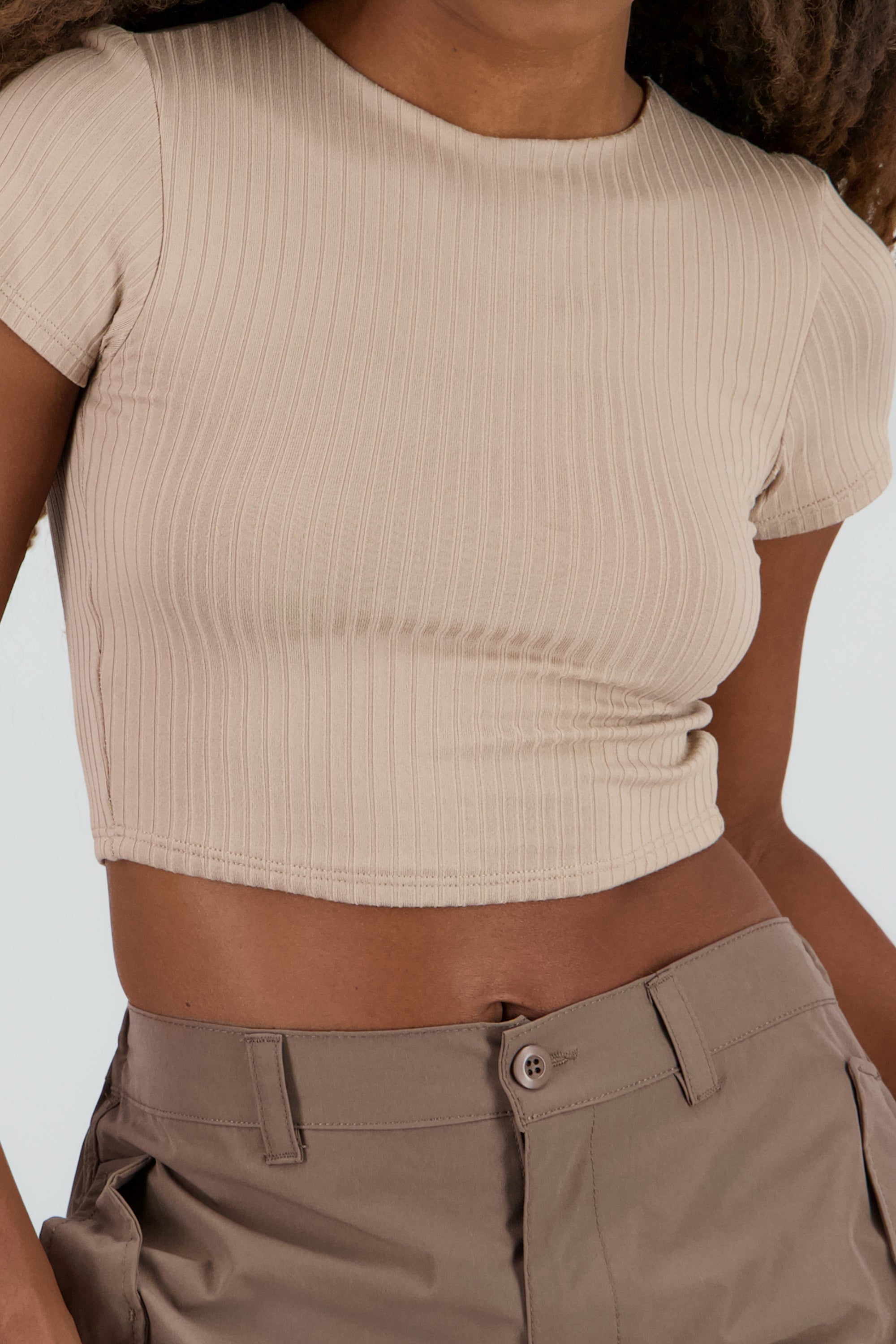 Top manga corta rib escote redondo KHAKI