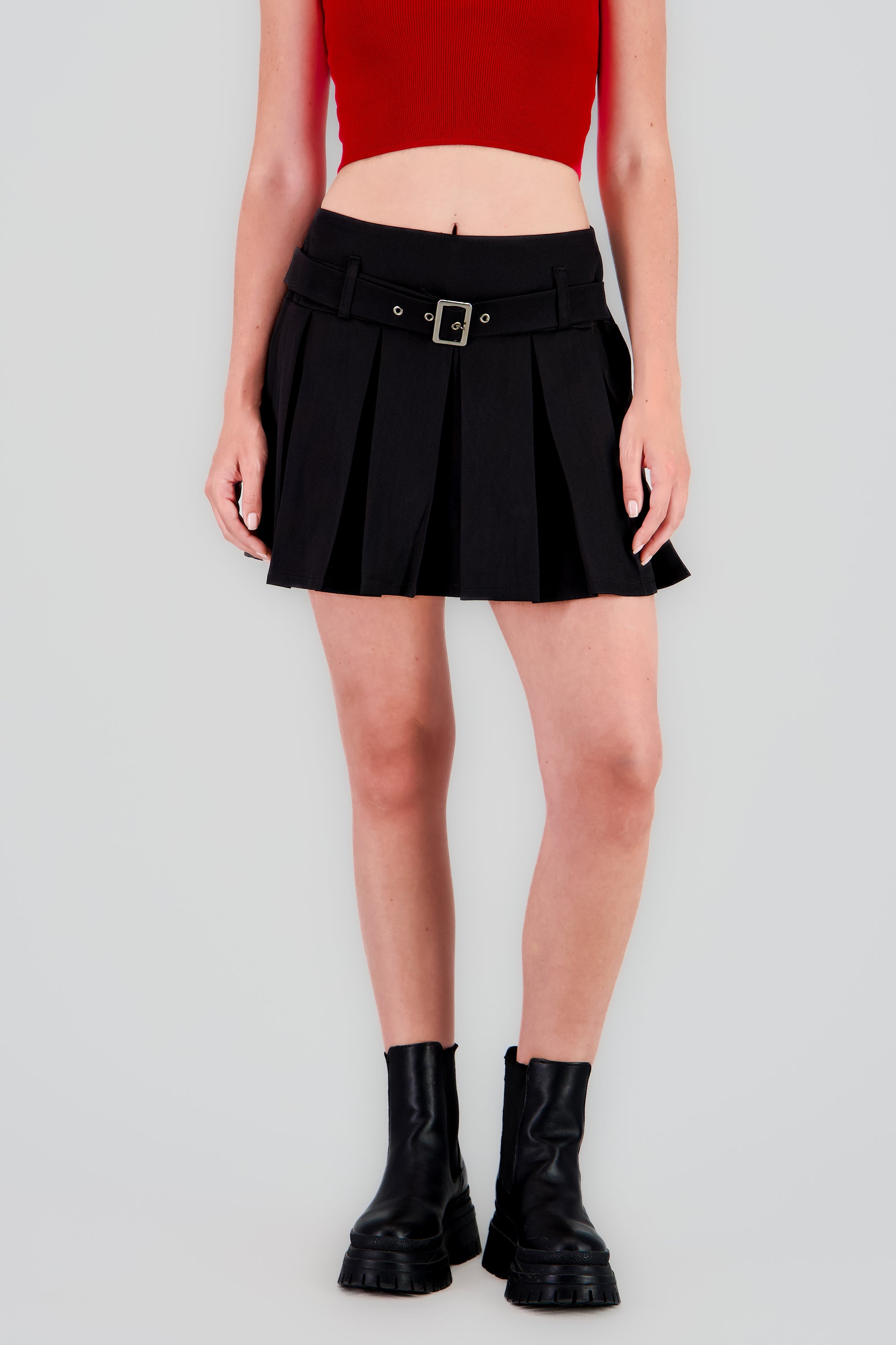 Falda mini tableada detalle cinturon NEGRO