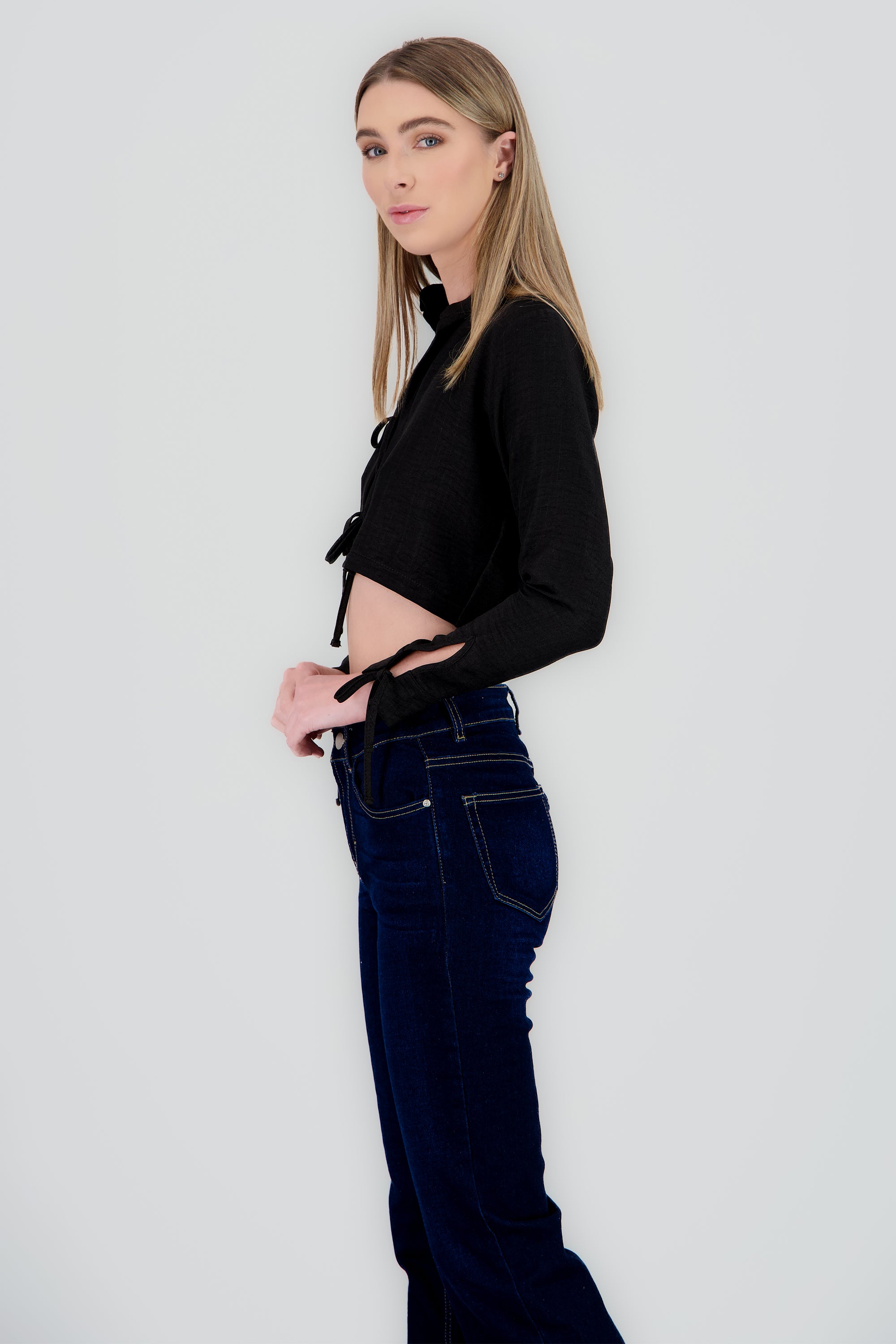 Camisa crop detalle liston NEGRO