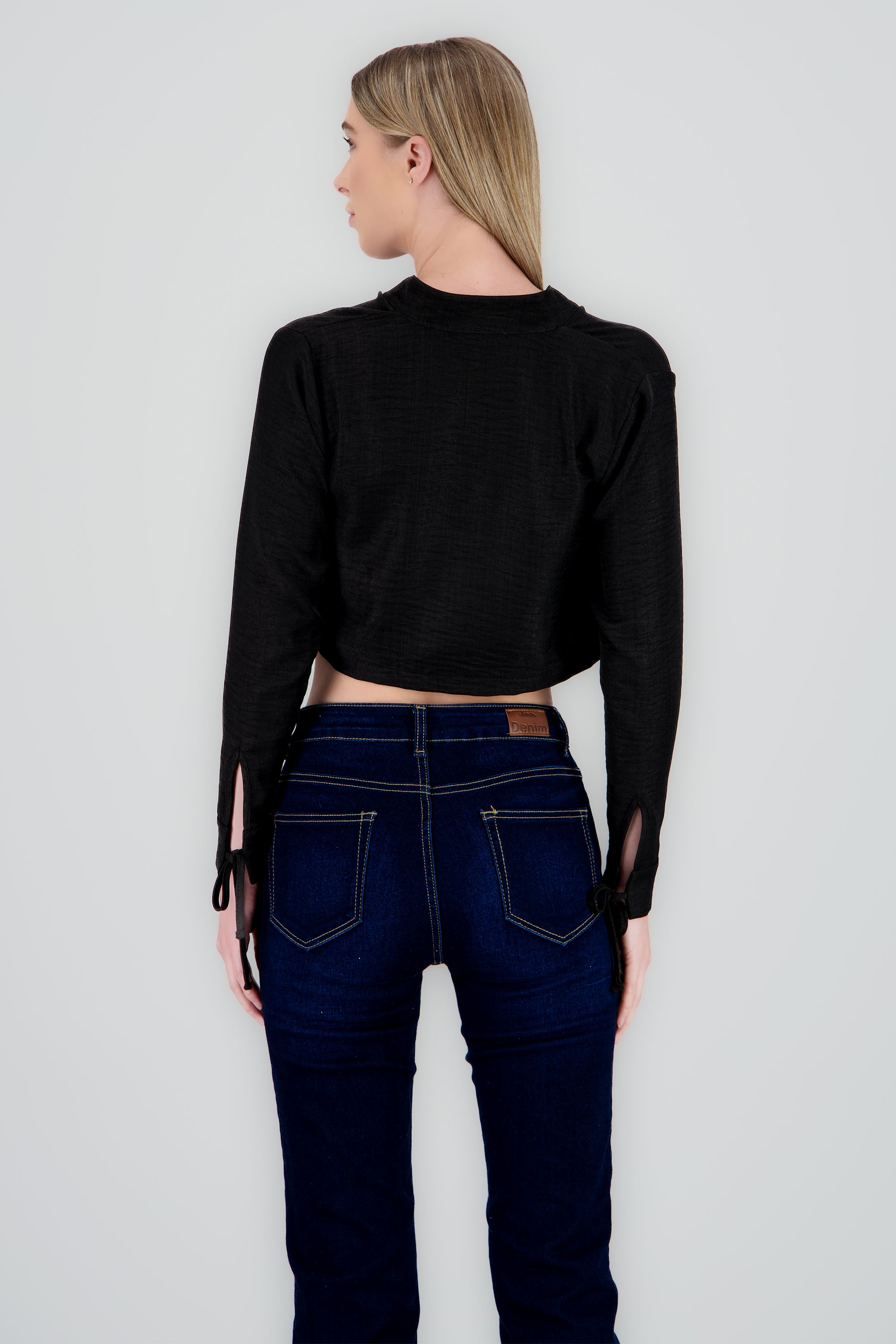 Camisa crop detalle liston NEGRO