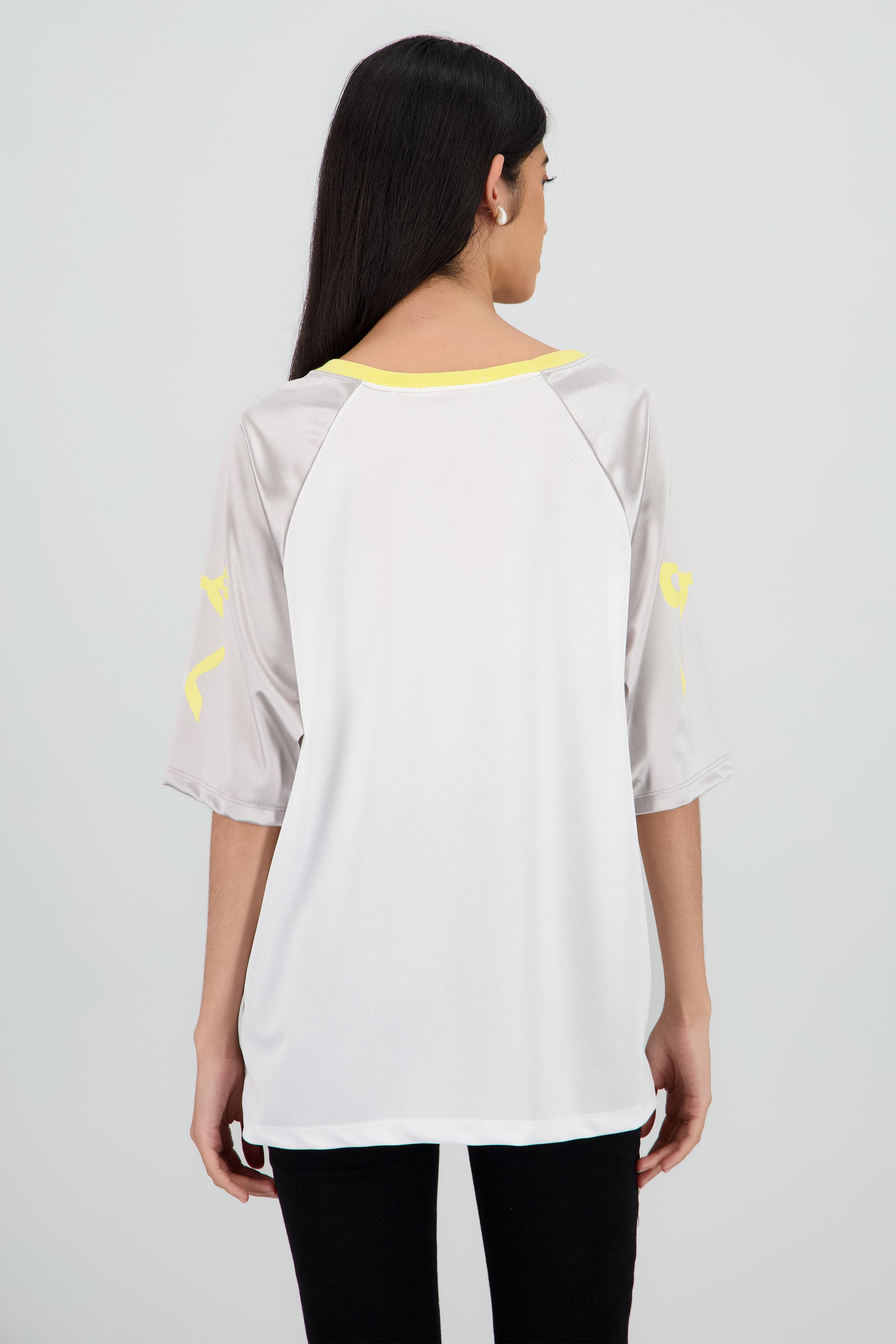 Playera deportiva contraste mangas AMARILLO PASTEL