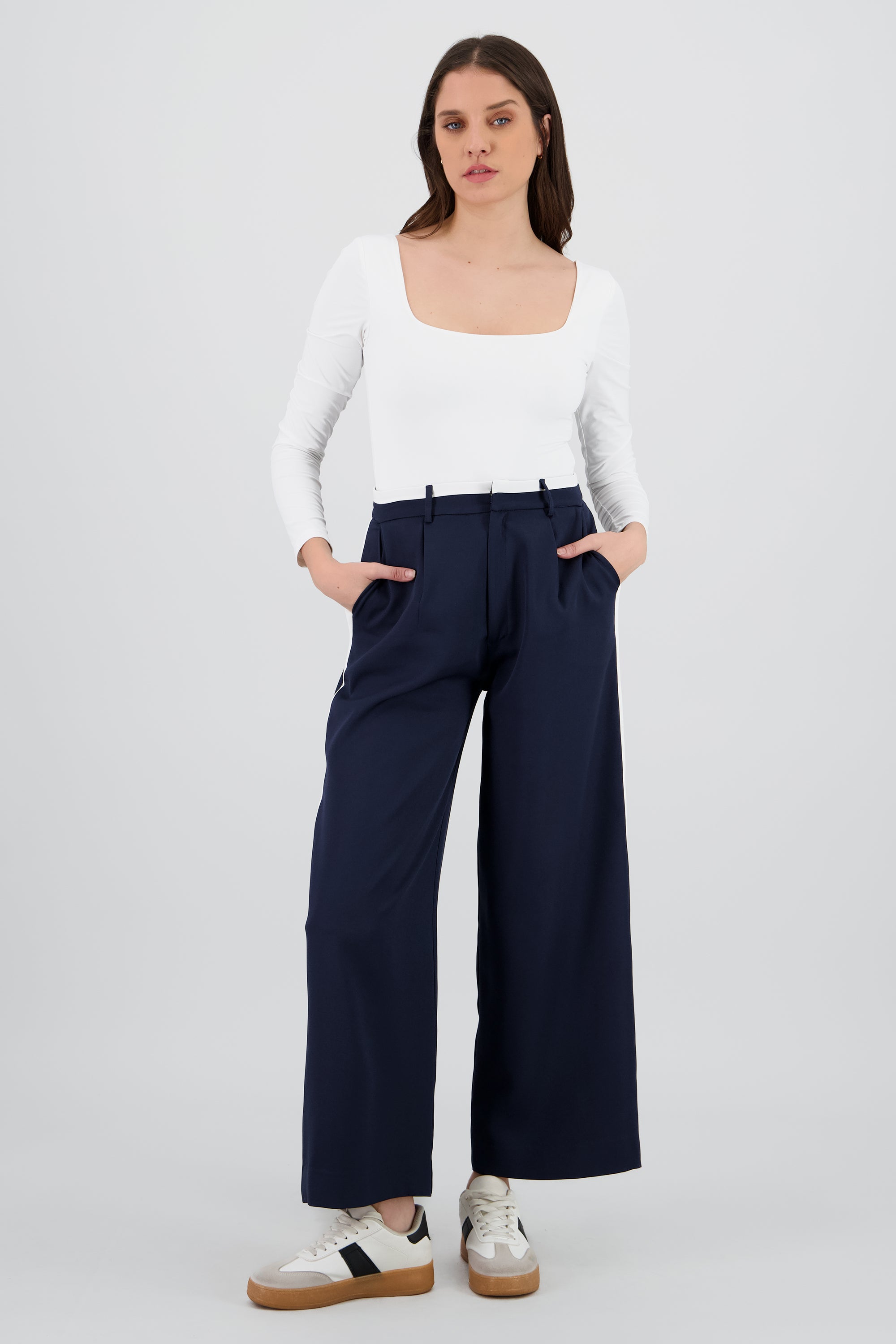 Pantalon recto detalle contraste MARINO