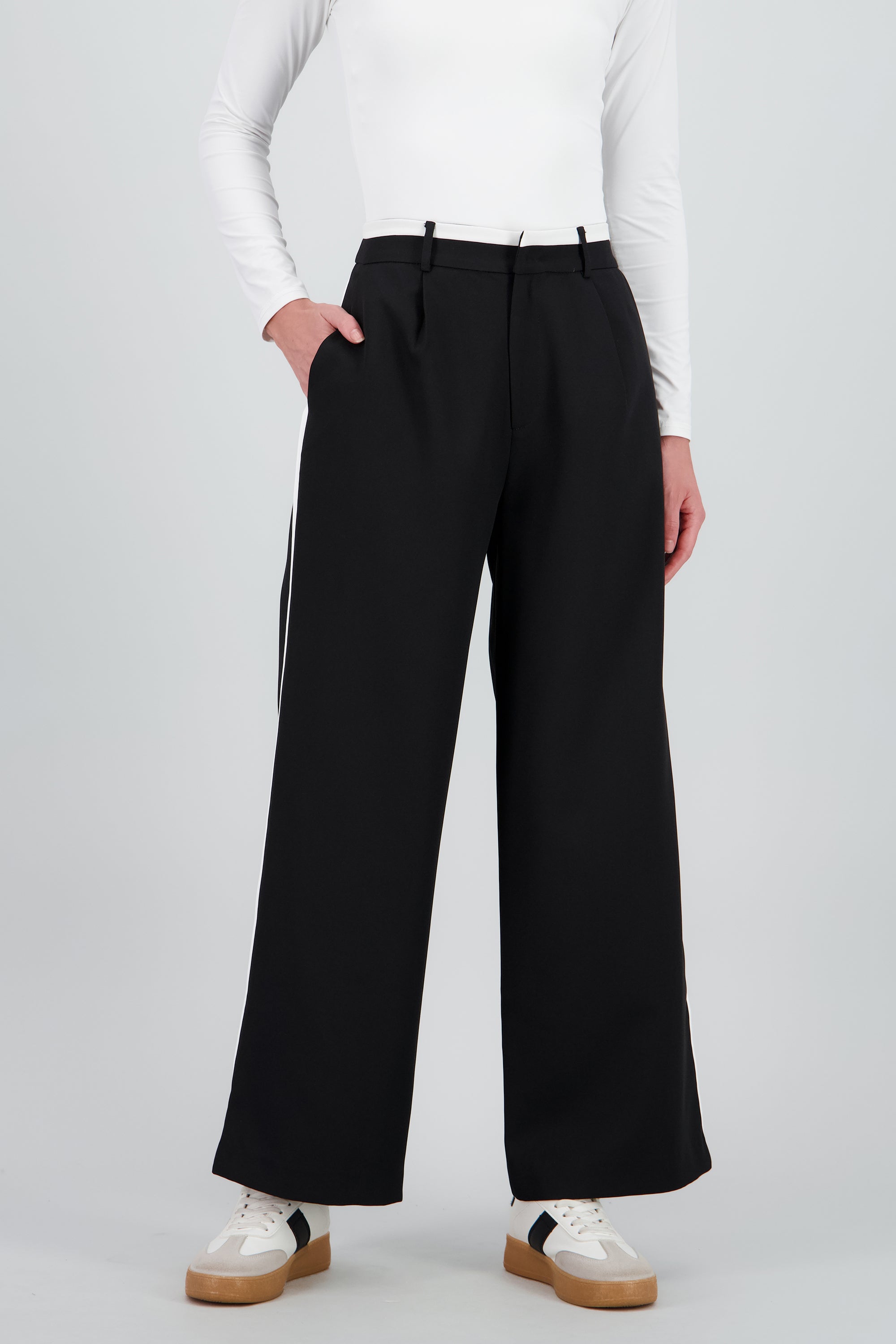 Pantalon recto detalle contraste NEGRO