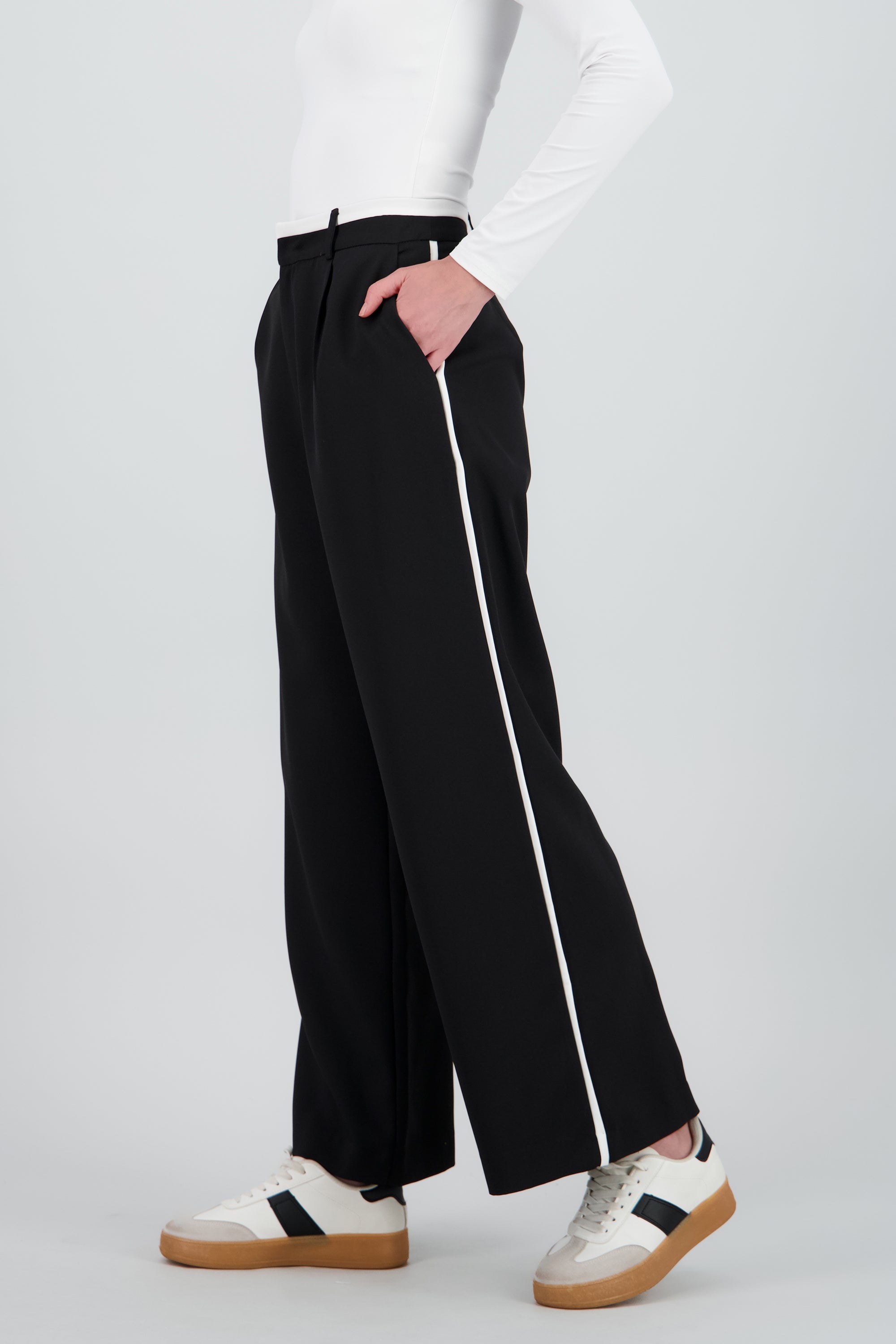 Pantalon recto detalle contraste NEGRO