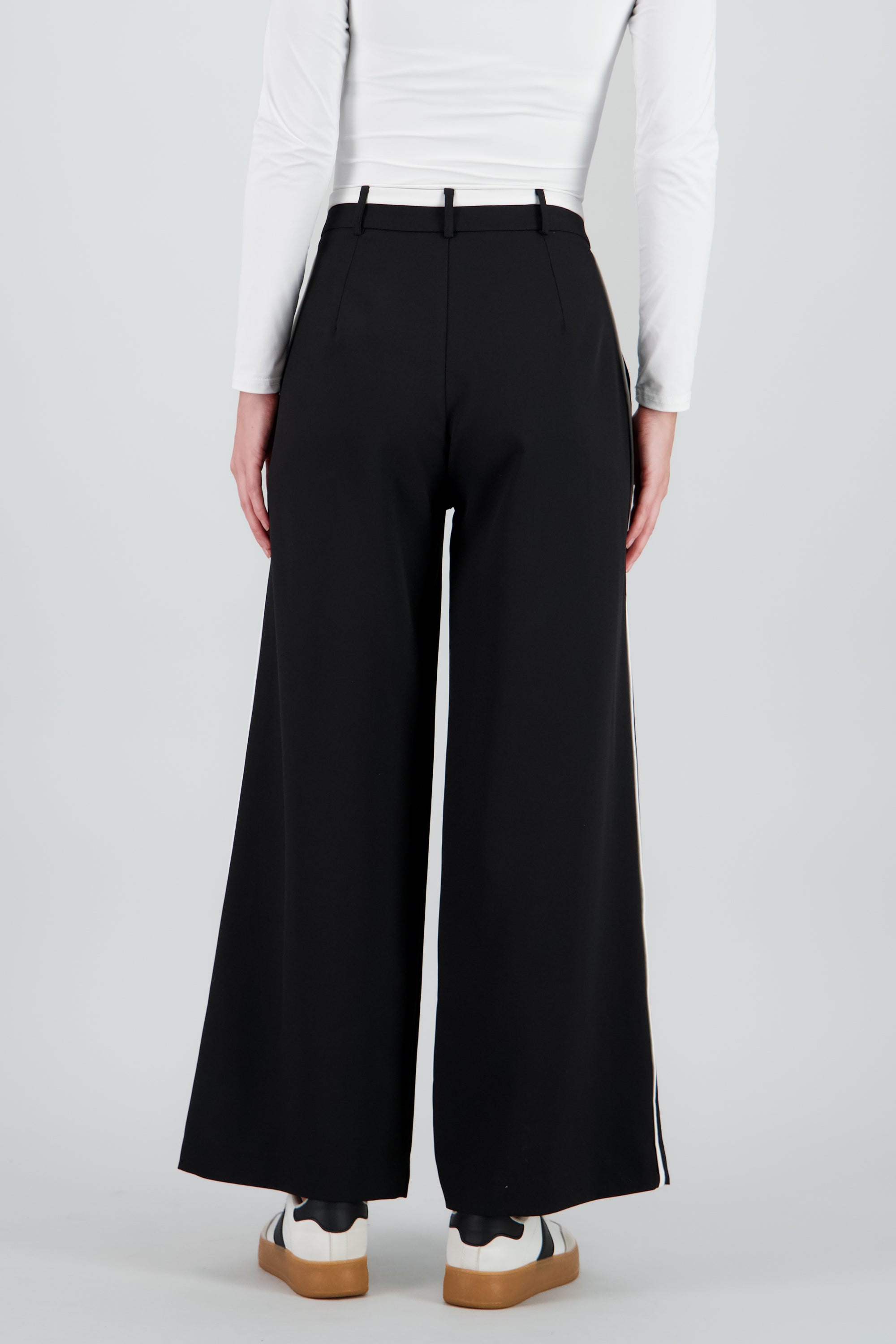 Pantalon recto detalle contraste NEGRO