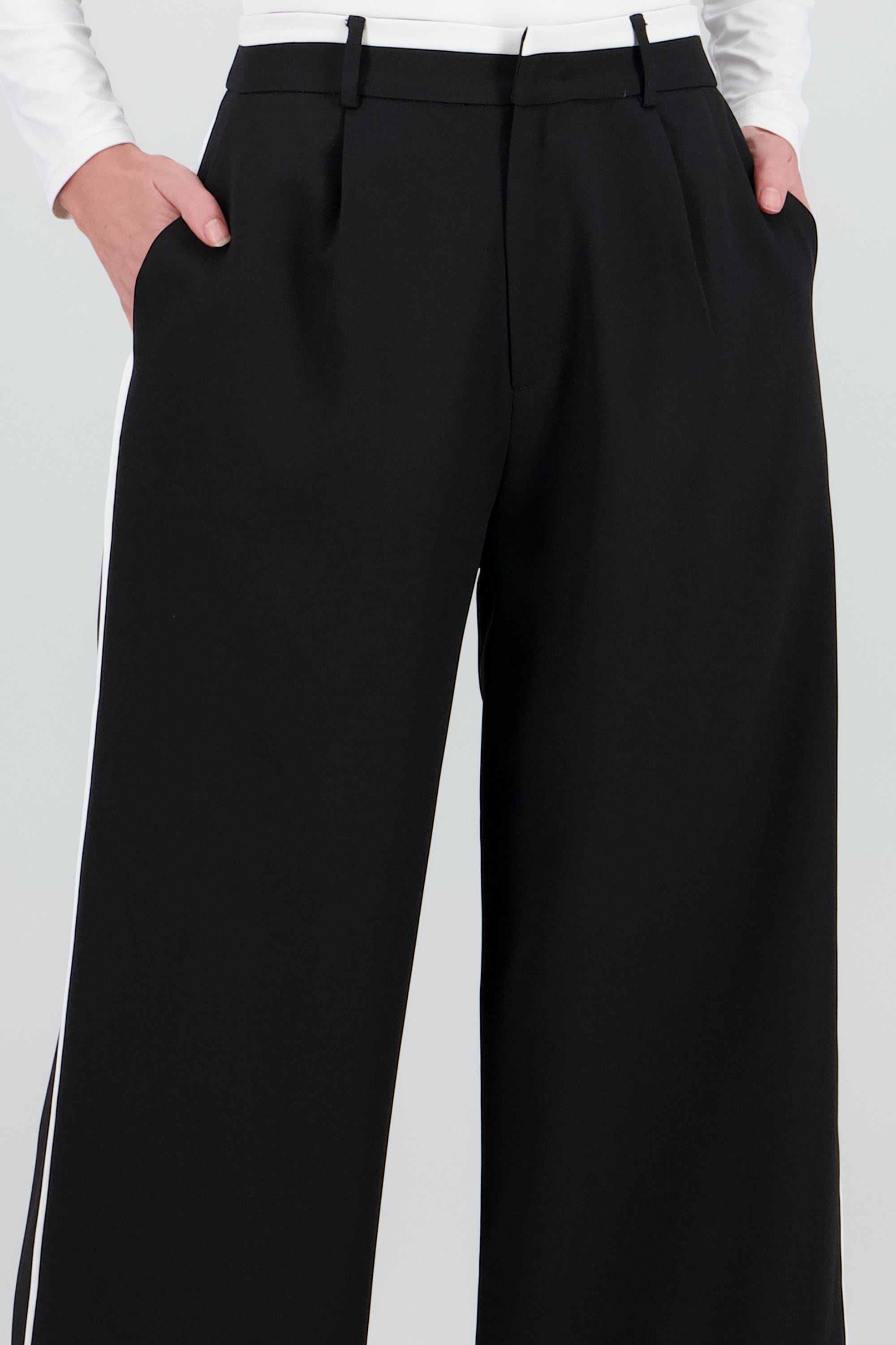 Pantalon recto detalle contraste NEGRO