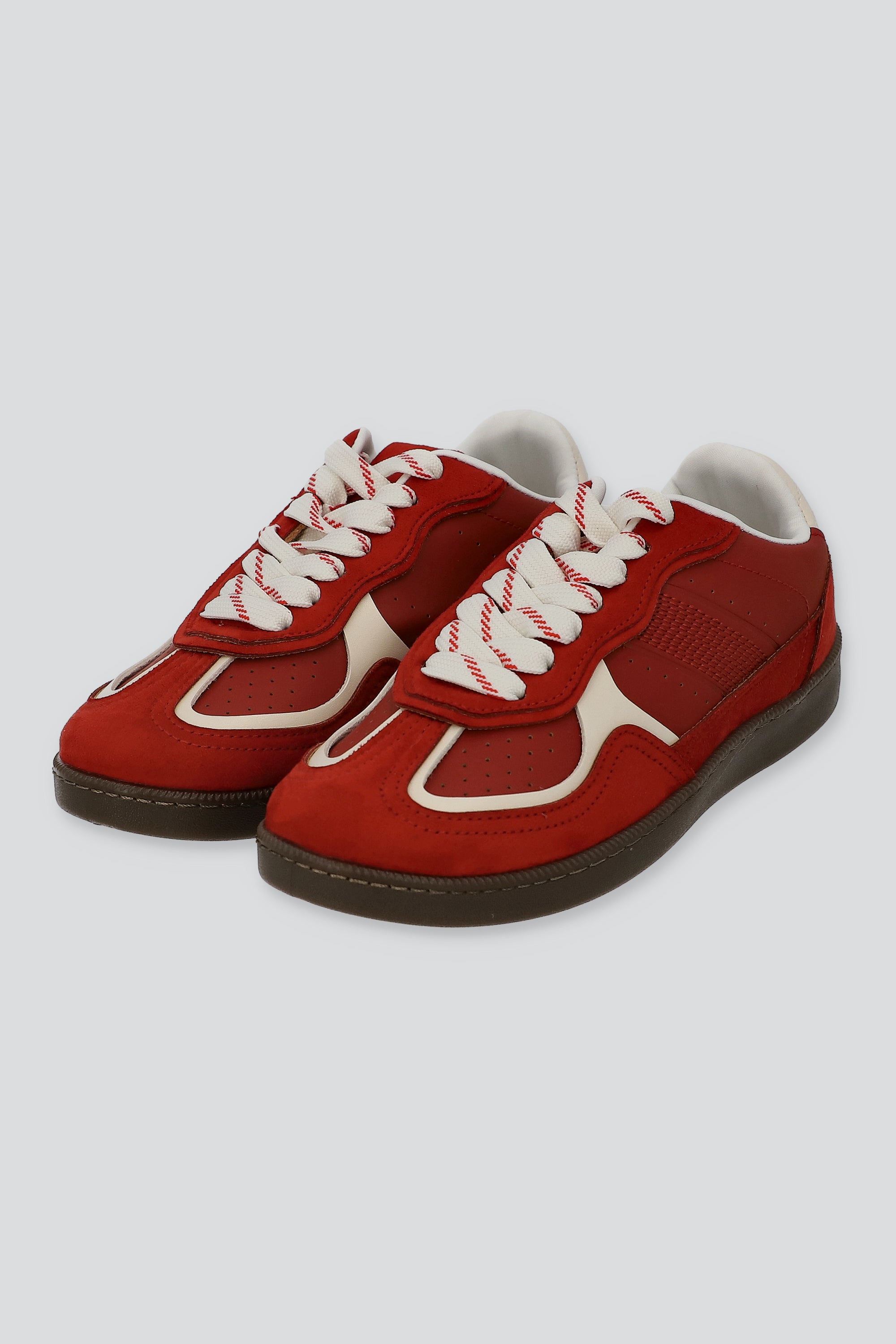 Tenis sencillos texturas contrastes ROJO