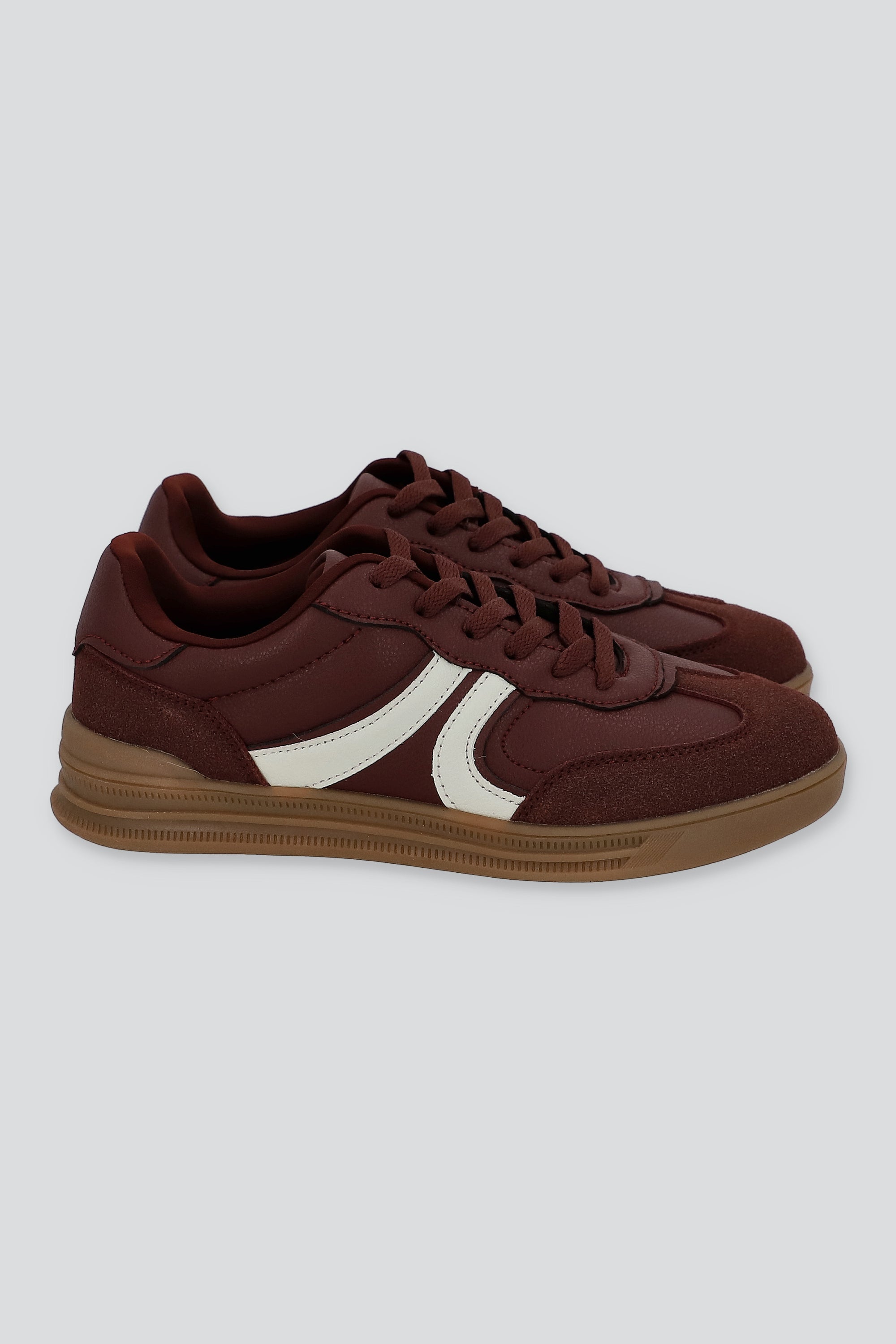 Tenis casual contraste materiales lineas VINO