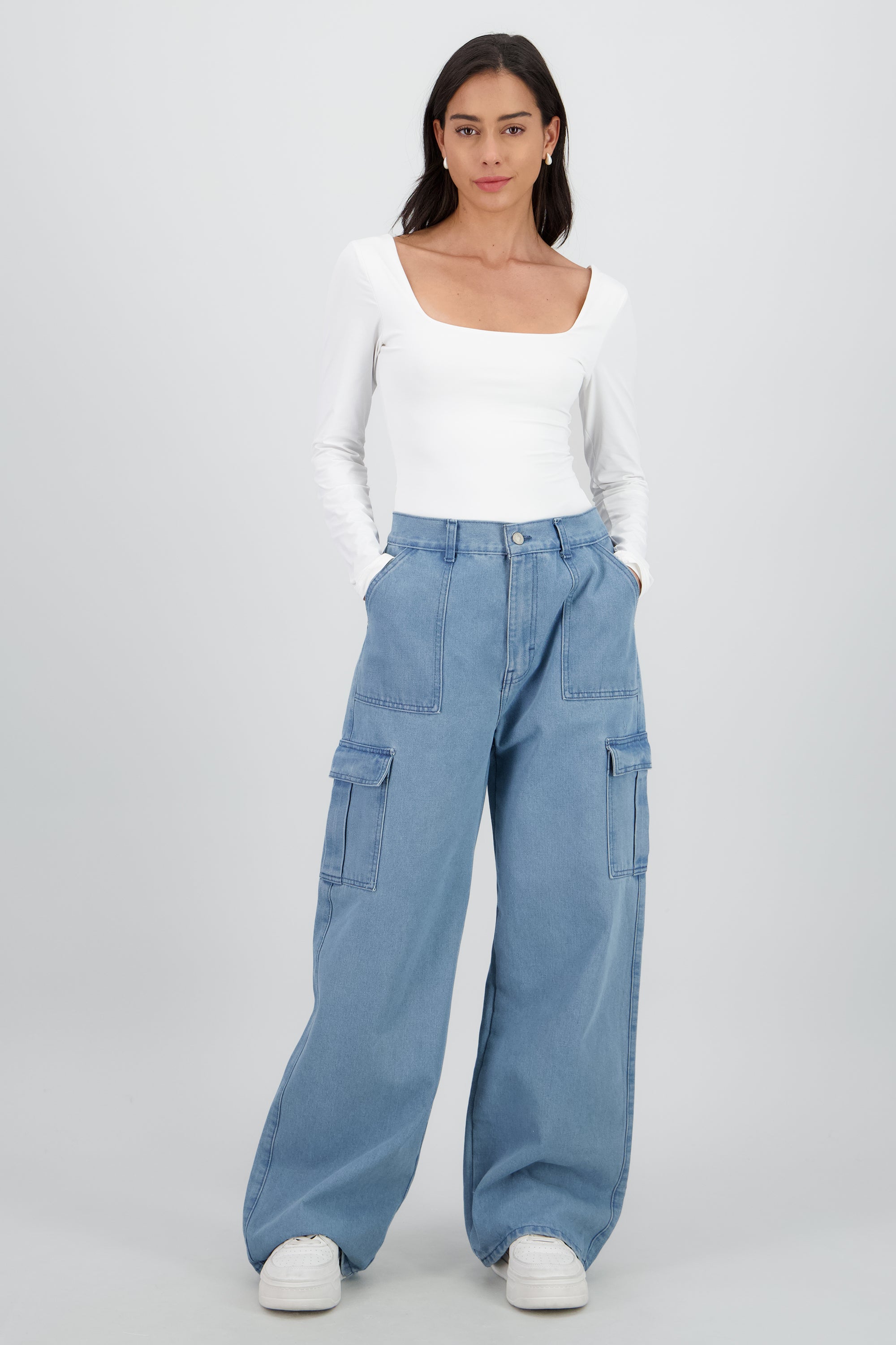 Jeans straight cargo 2 bolsas BLEACHED