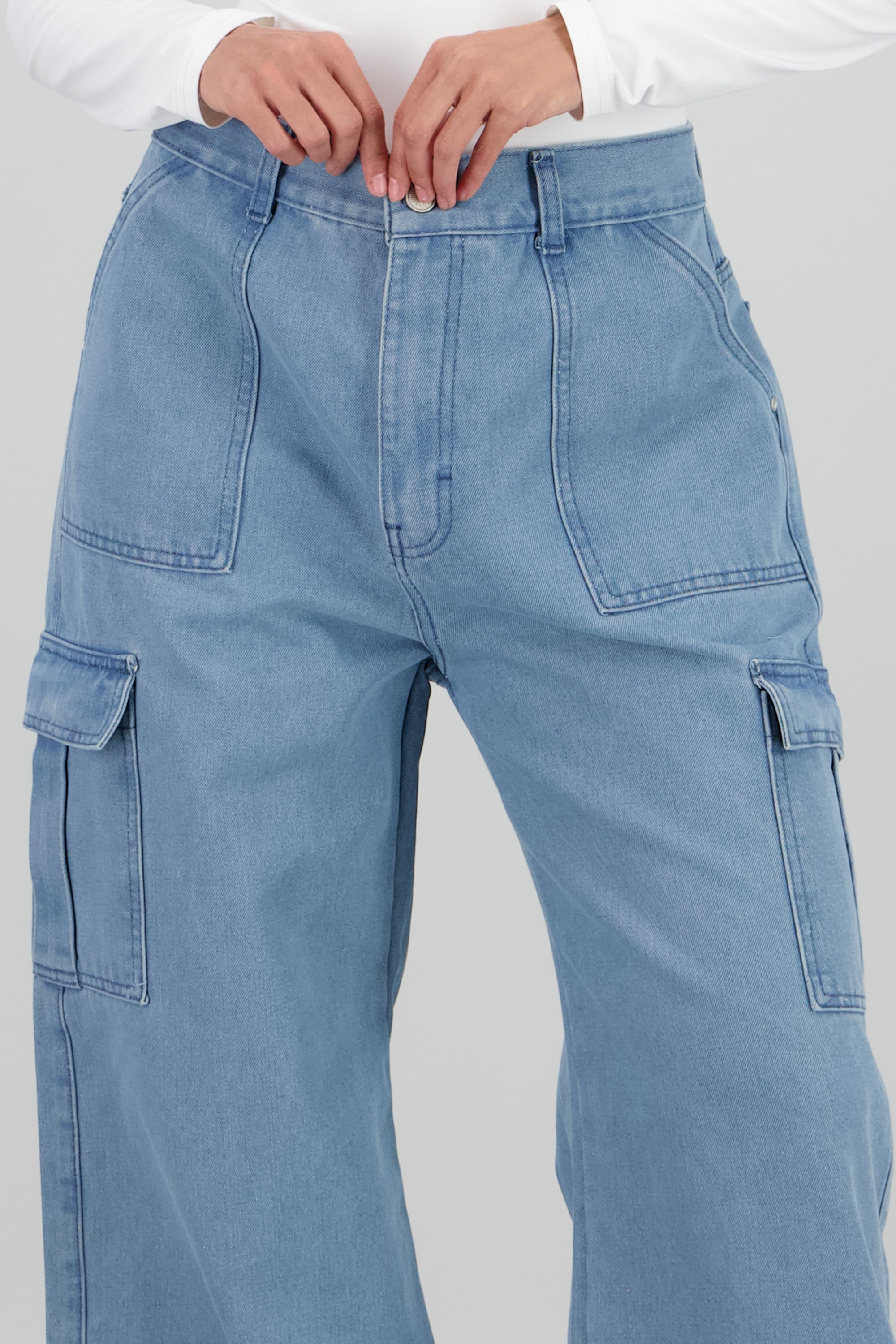 Jeans straight cargo 2 bolsas BLEACHED