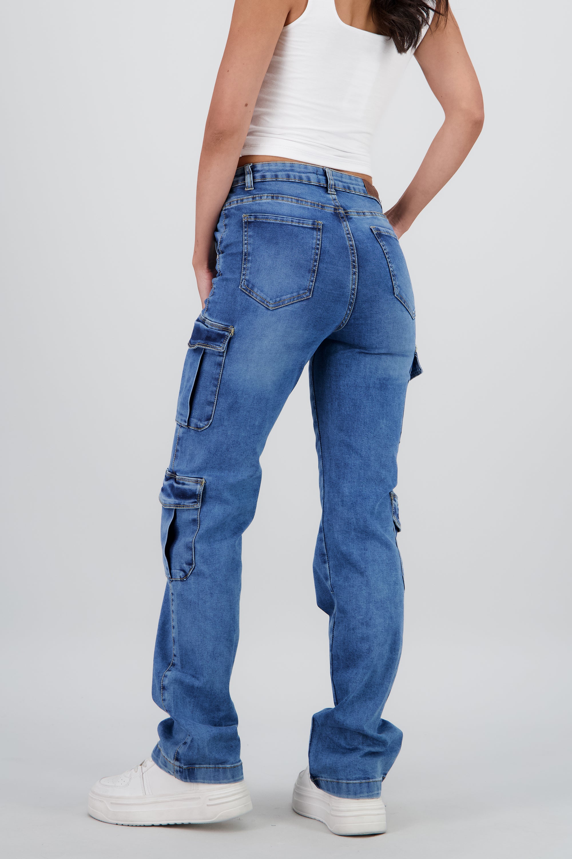 Jeans straight cargo 4 bolsas MEDIUM WASH