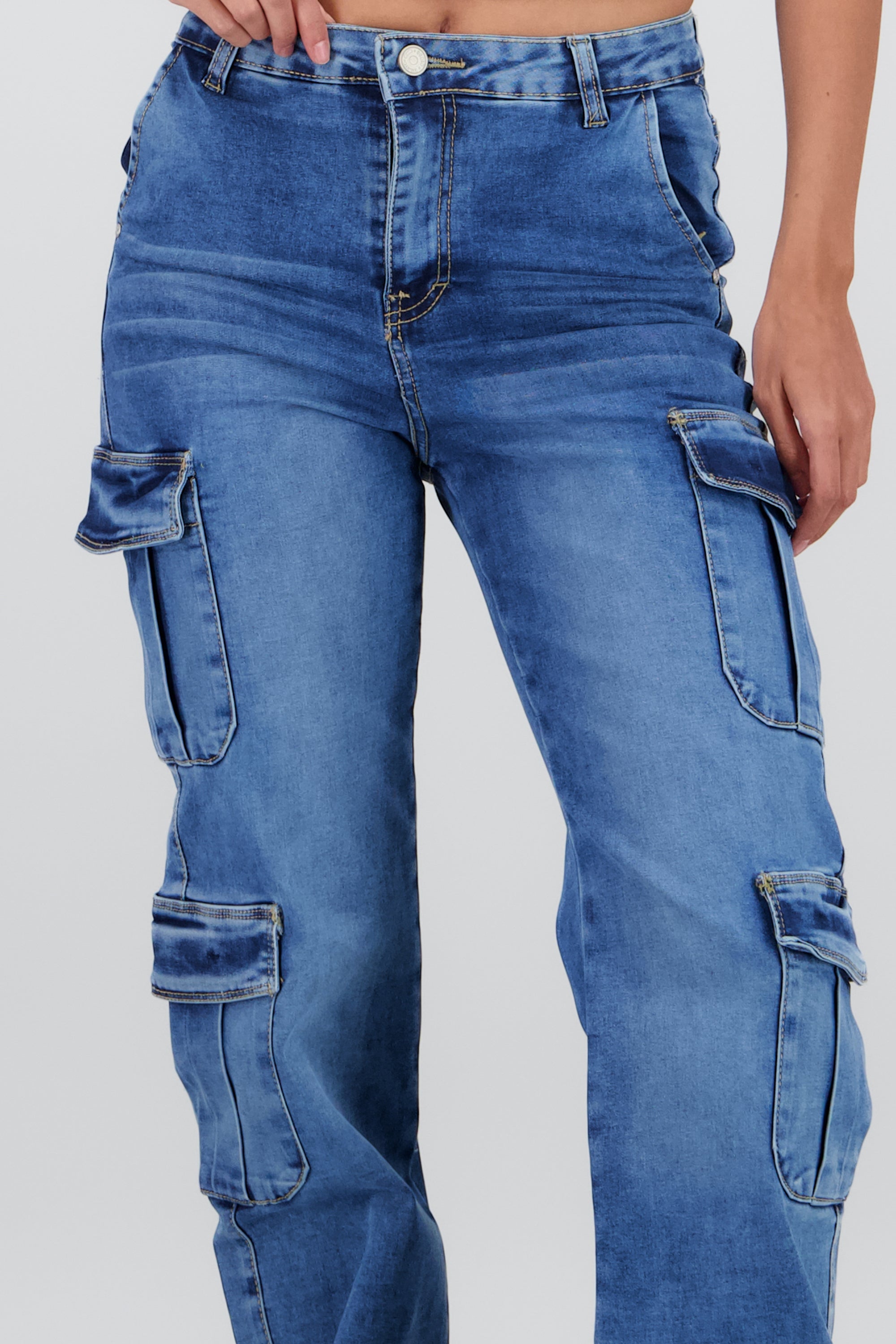 Jeans straight cargo 4 bolsas MEDIUM WASH
