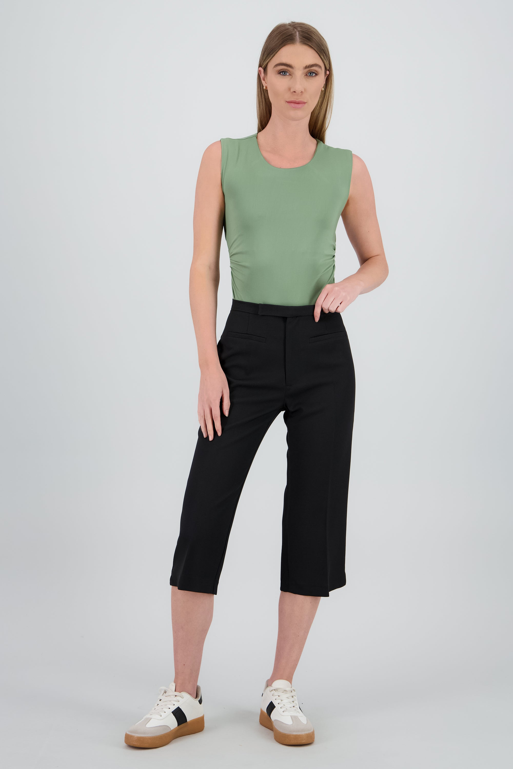 Pantalon capri detalle pretina NEGRO