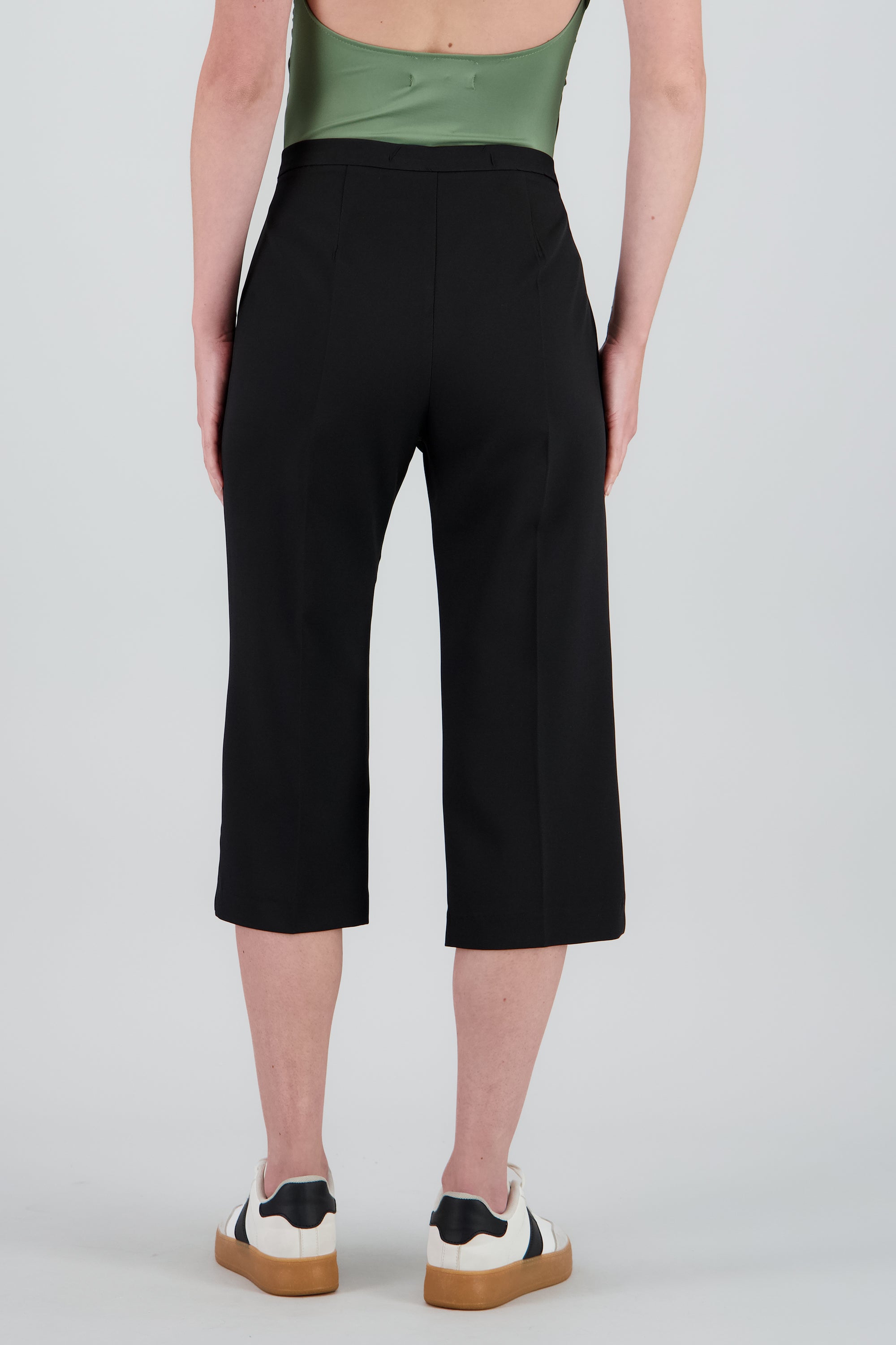 Pantalon capri detalle pretina NEGRO