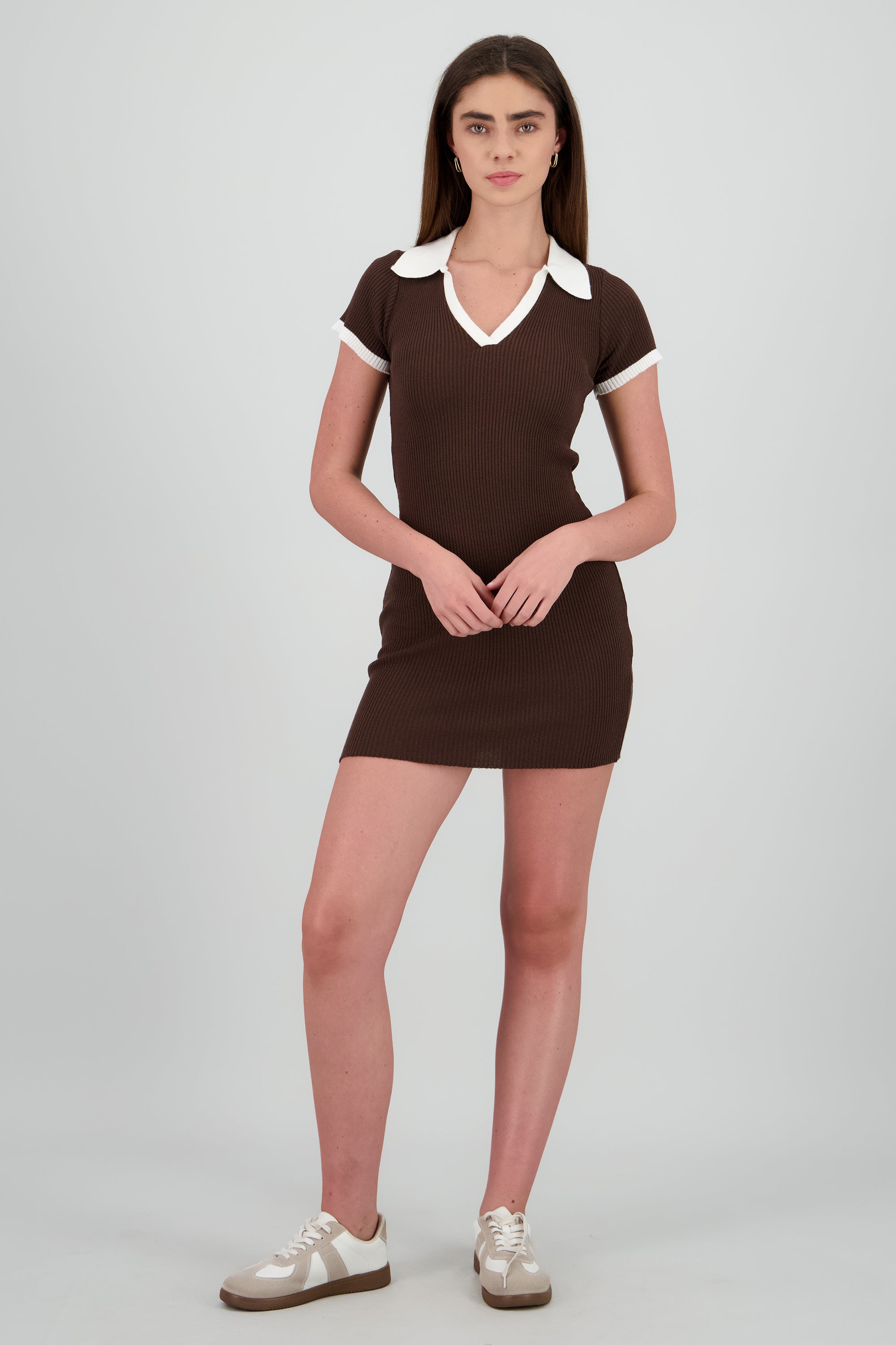 Vestido mini con cuello polo CHOCOLATE