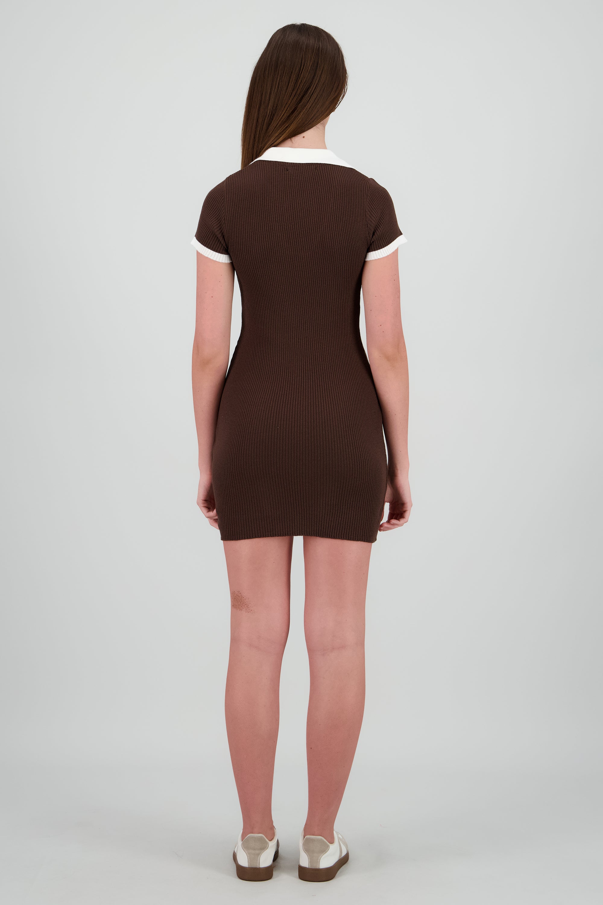 Vestido mini con cuello polo CHOCOLATE