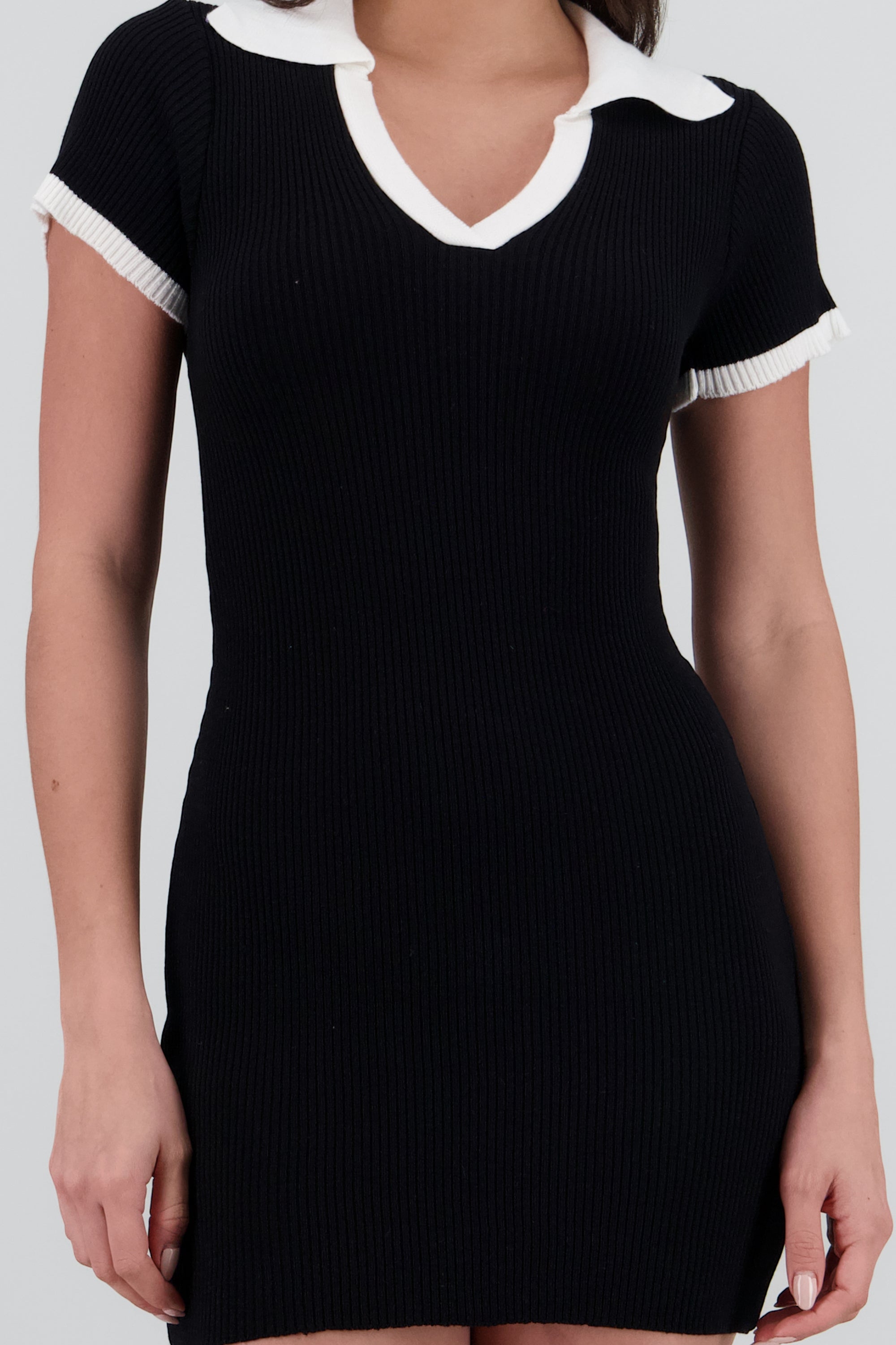 Vestido mini con cuello polo NEGRO