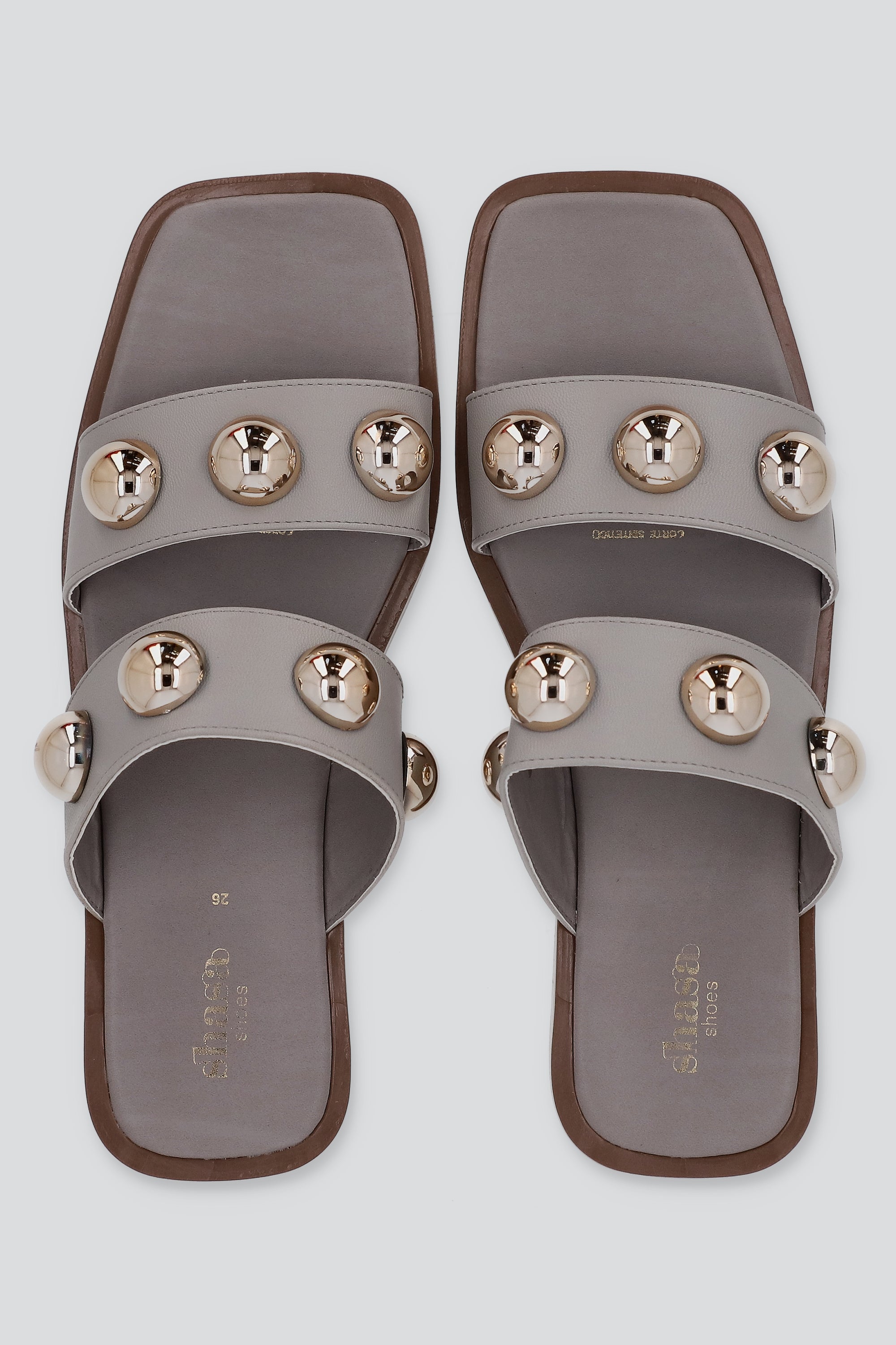 Sandalia dos tiras mega studs GRIS