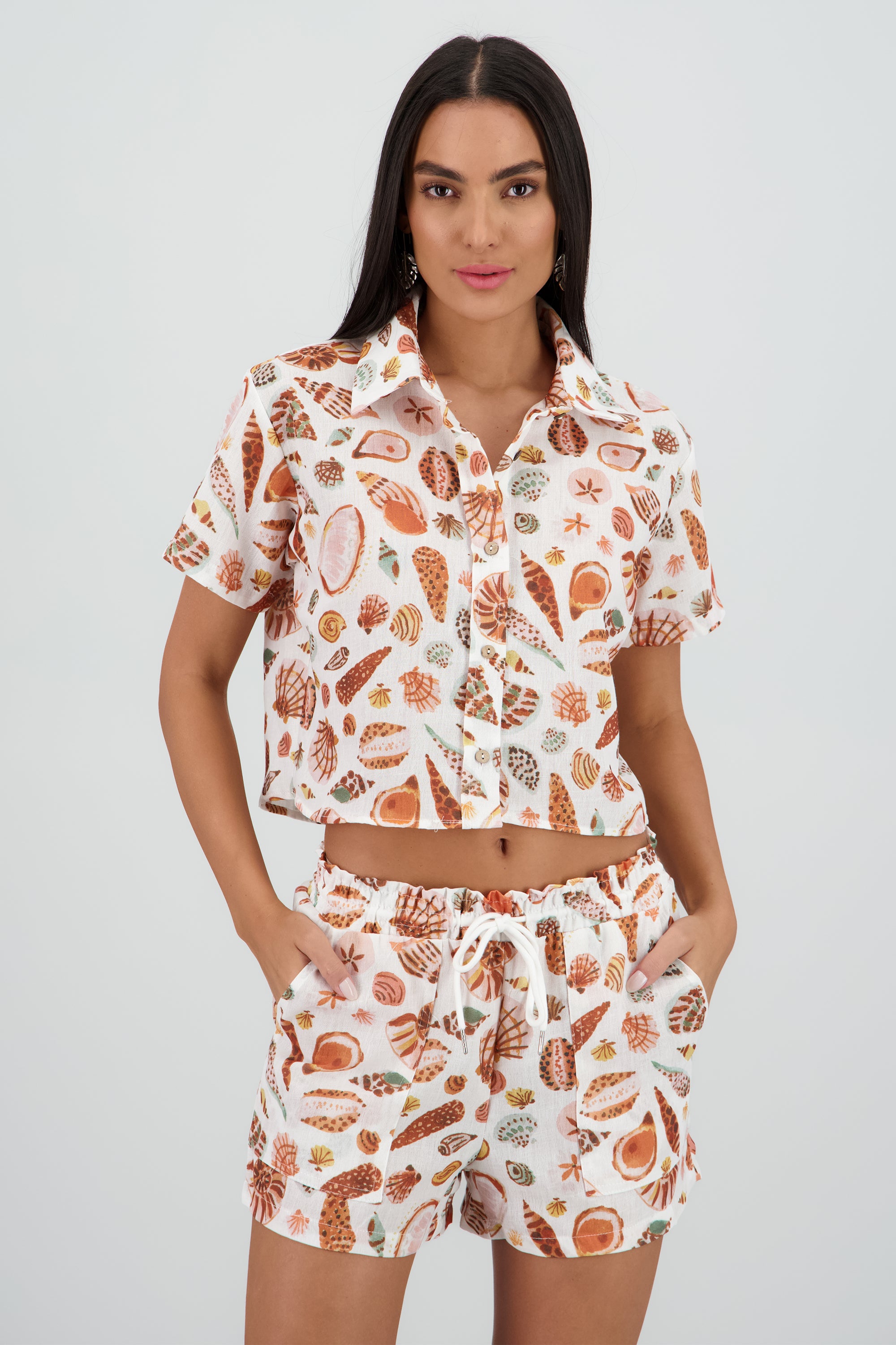 Camisa corta con estampado de conchas MULTICOLOR