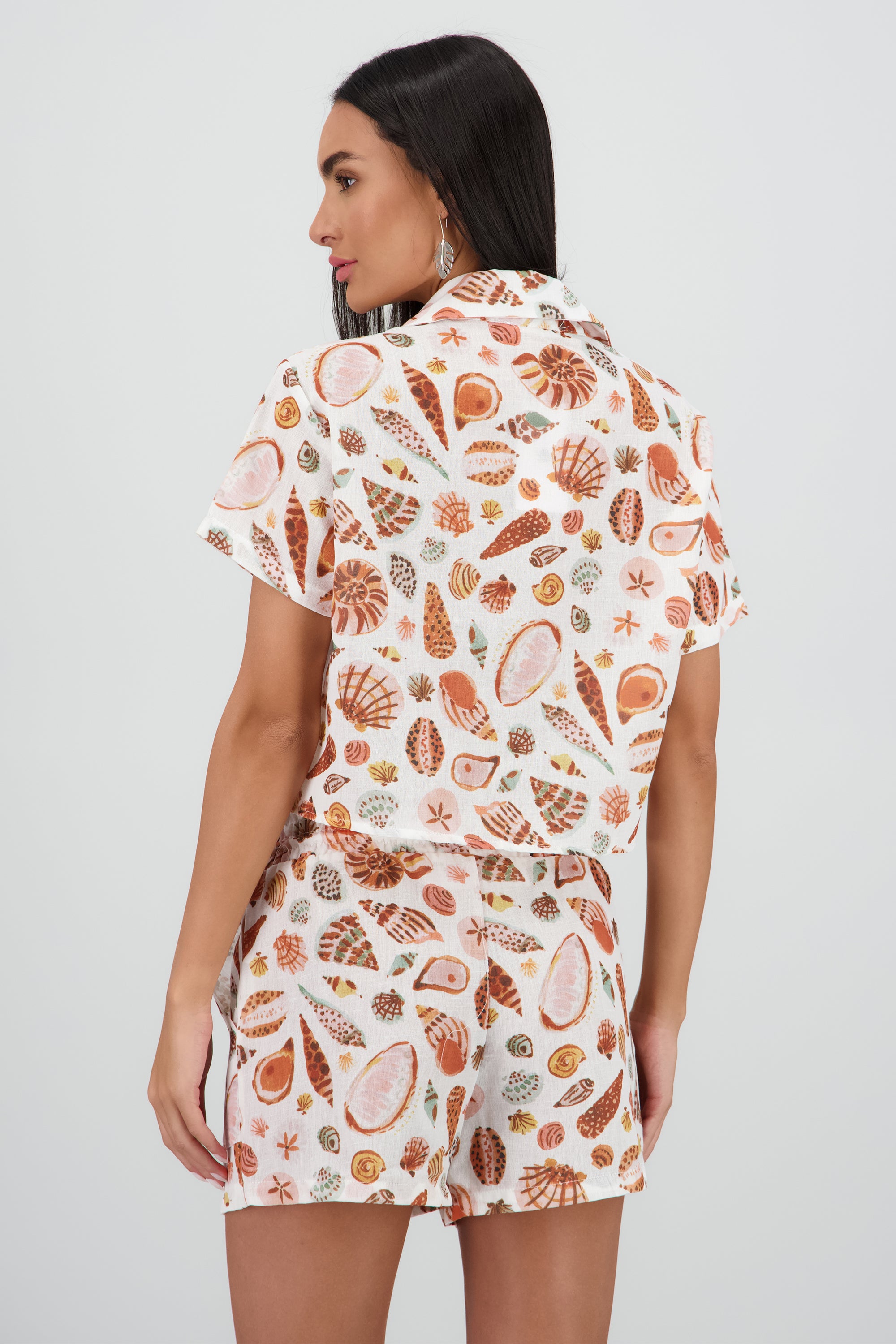 Camisa corta con estampado de conchas MULTICOLOR