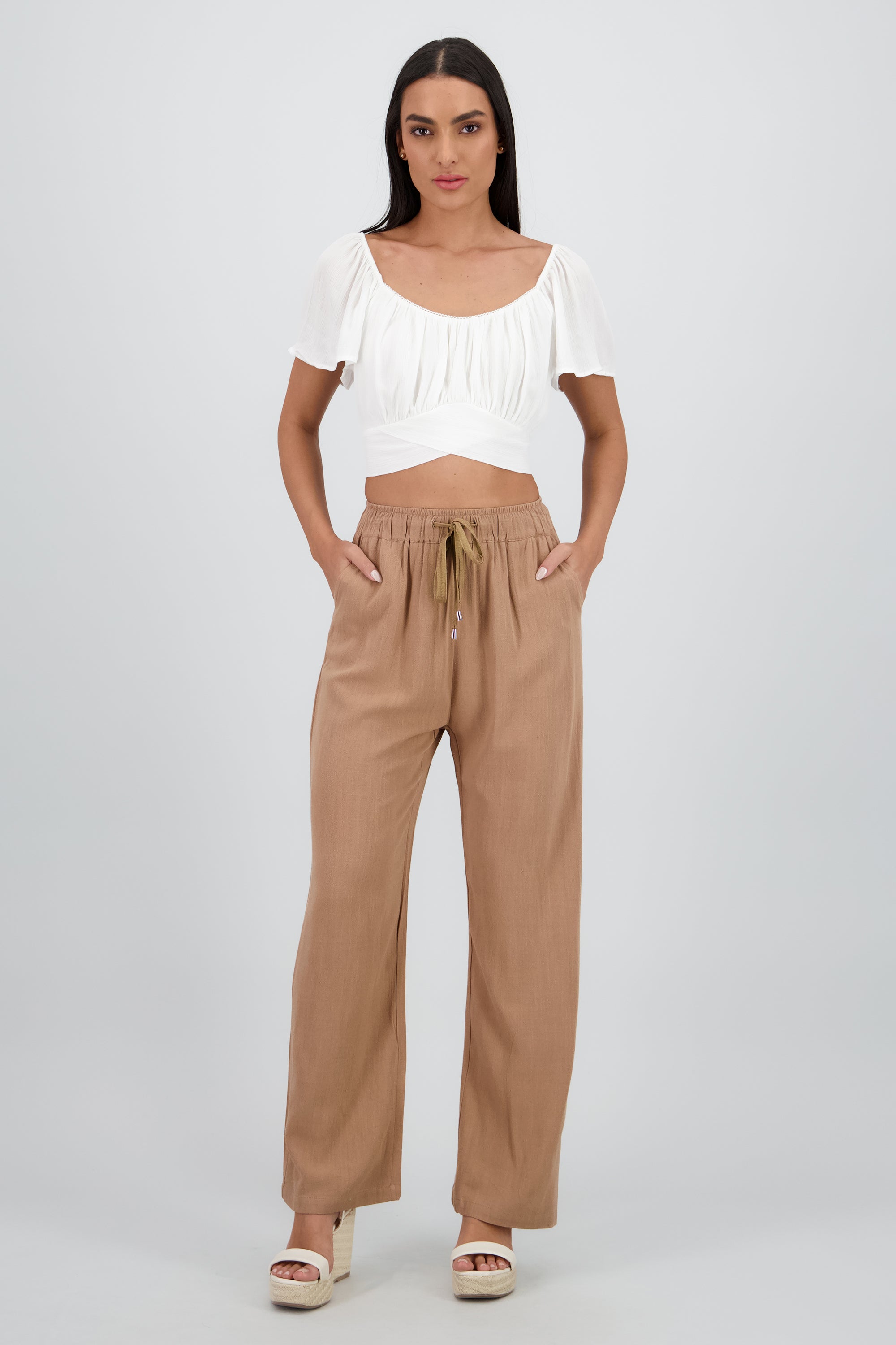 PANTALON DETALLE JARETA CAFE