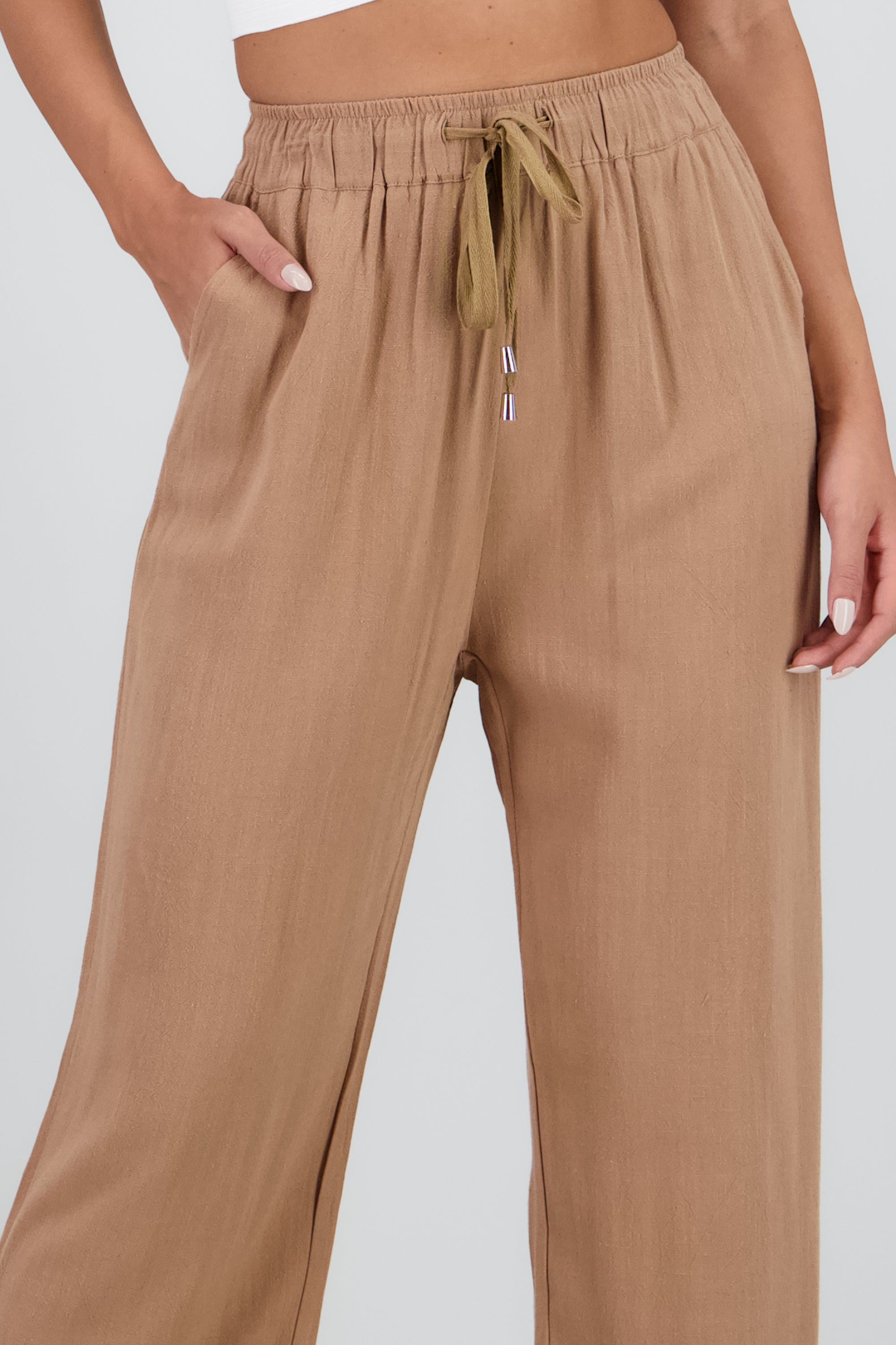 PANTALON DETALLE JARETA CAFE