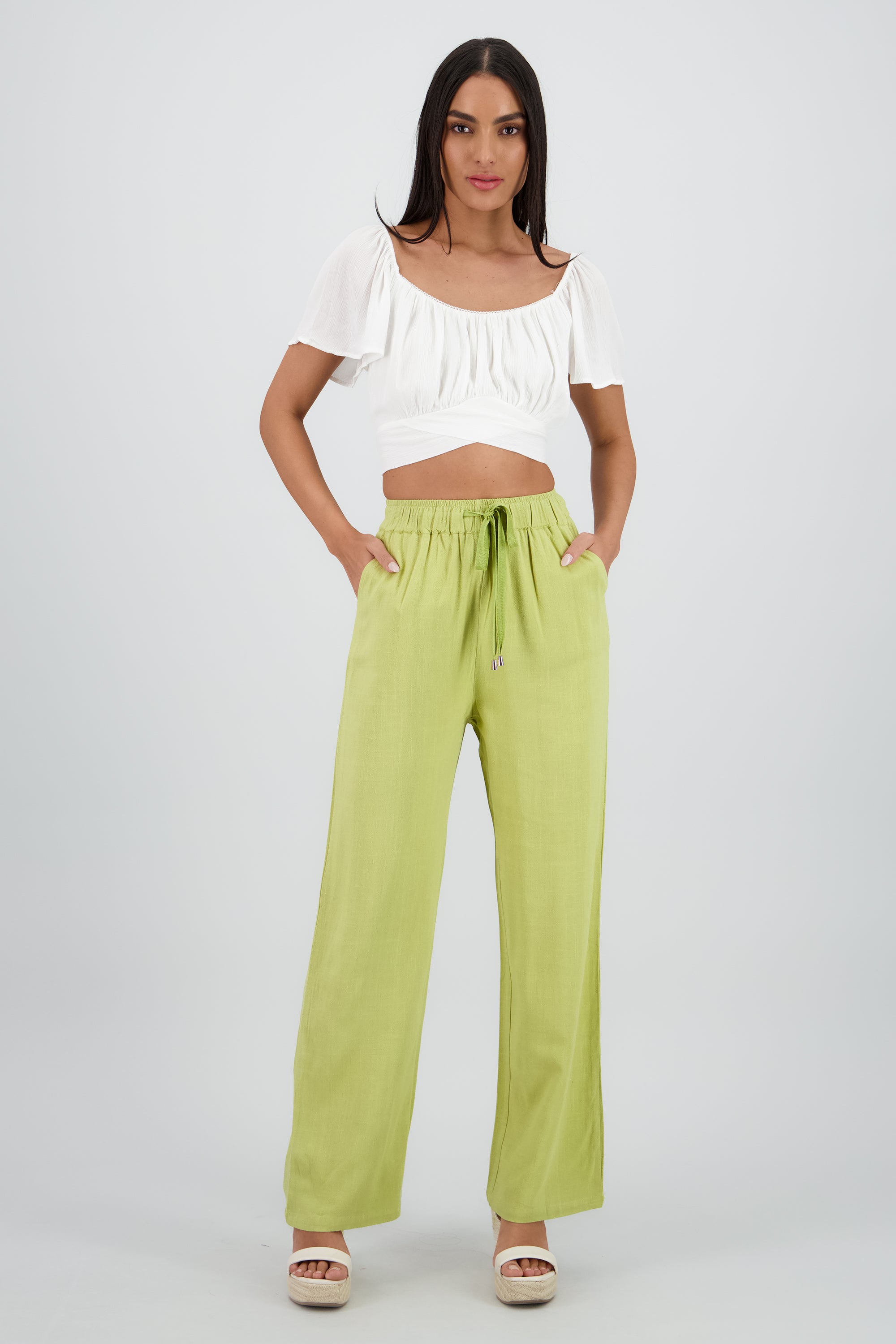 PANTALON DETALLE JARETA OLIVO