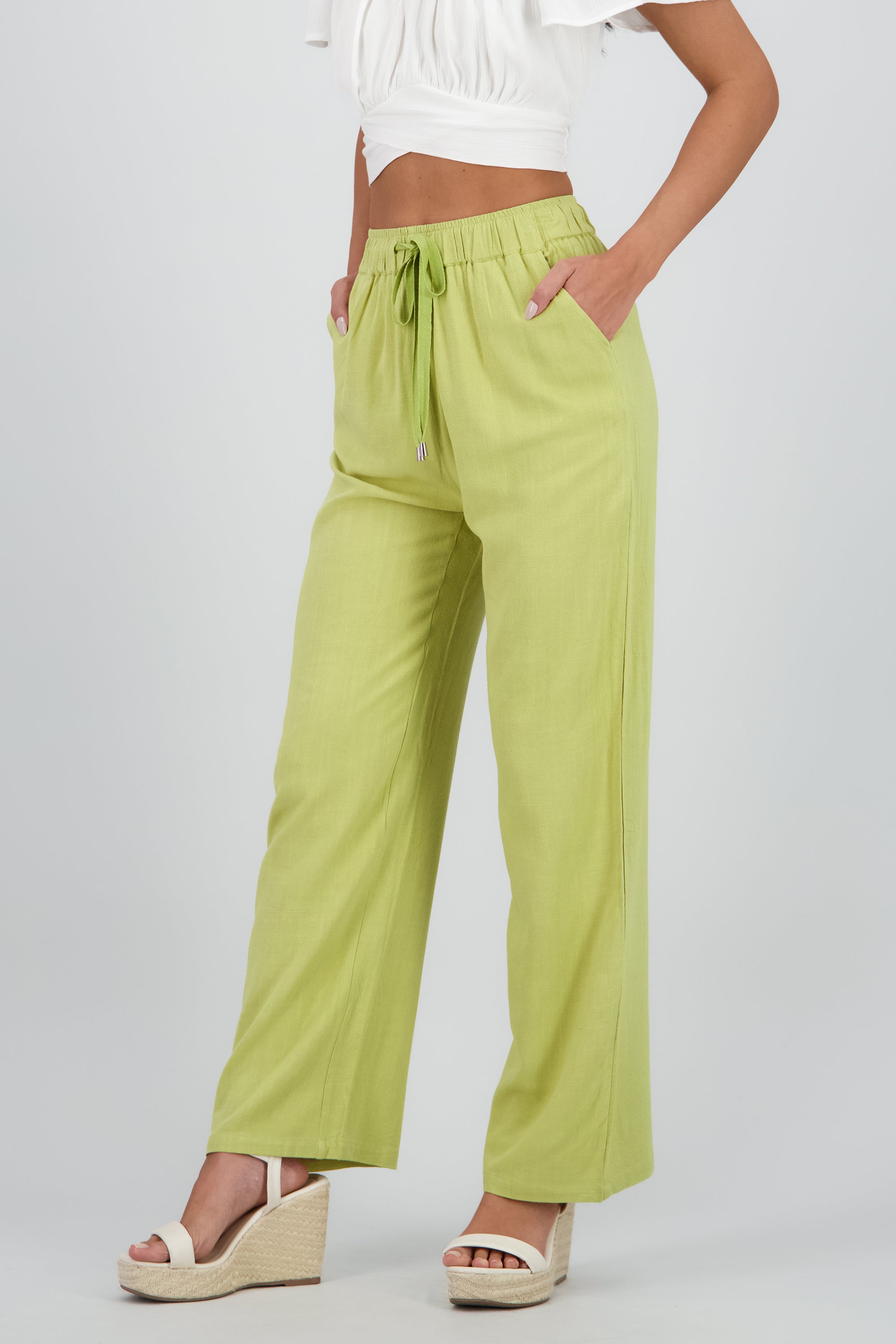 PANTALON DETALLE JARETA OLIVO