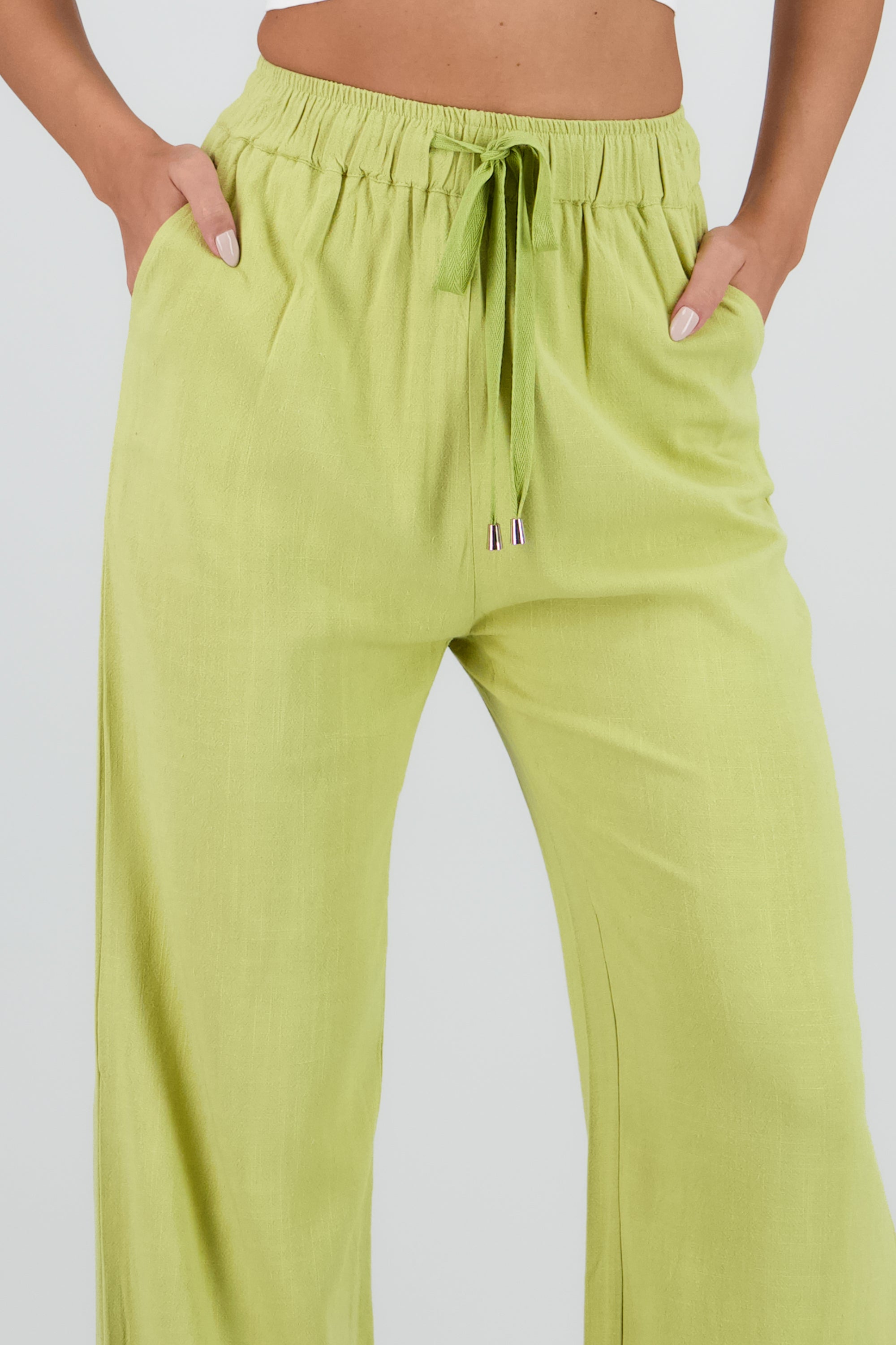 PANTALON DETALLE JARETA OLIVO