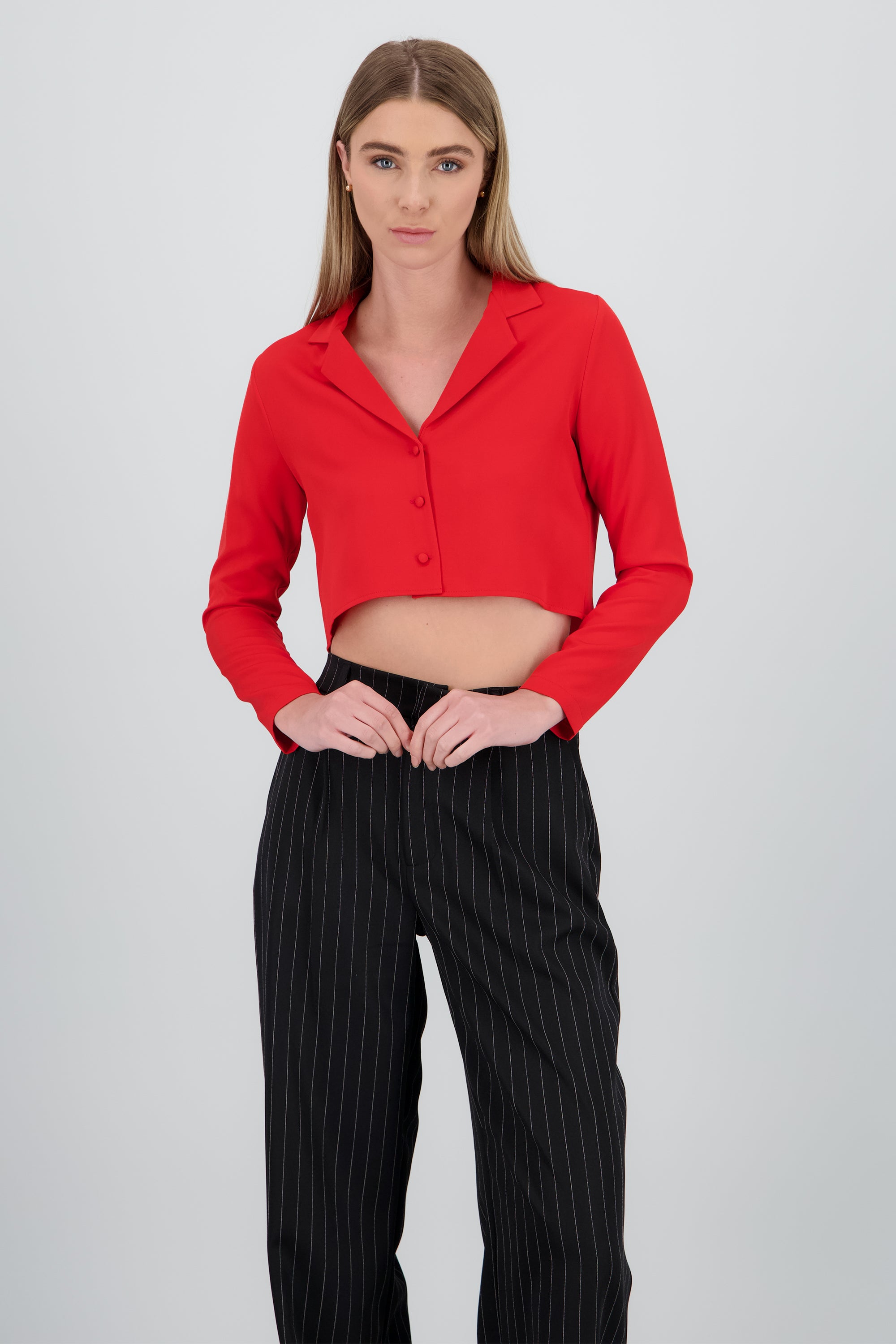 Saco crop detalle botones forrados ROJO