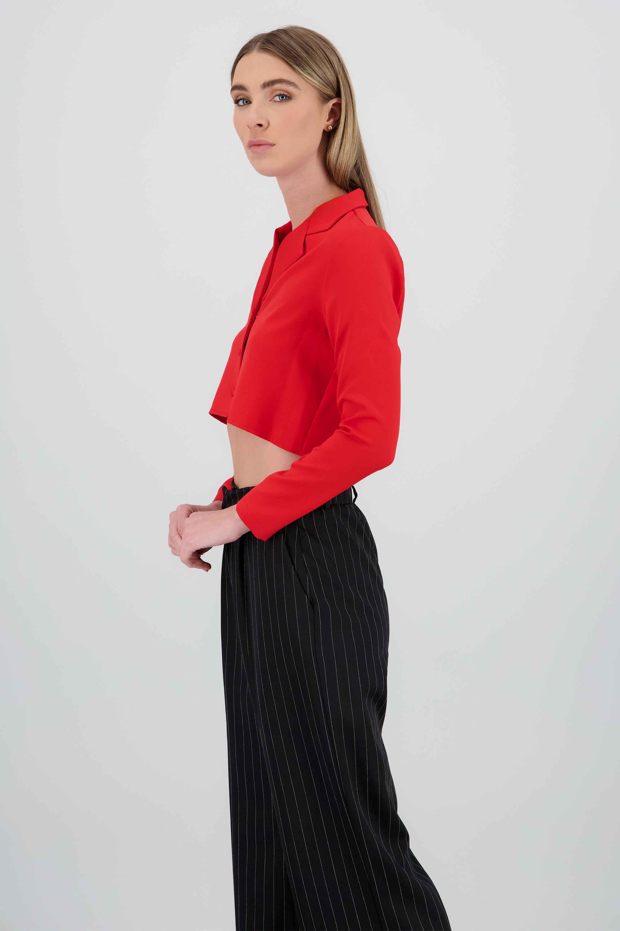 Saco crop detalle botones forrados ROJO
