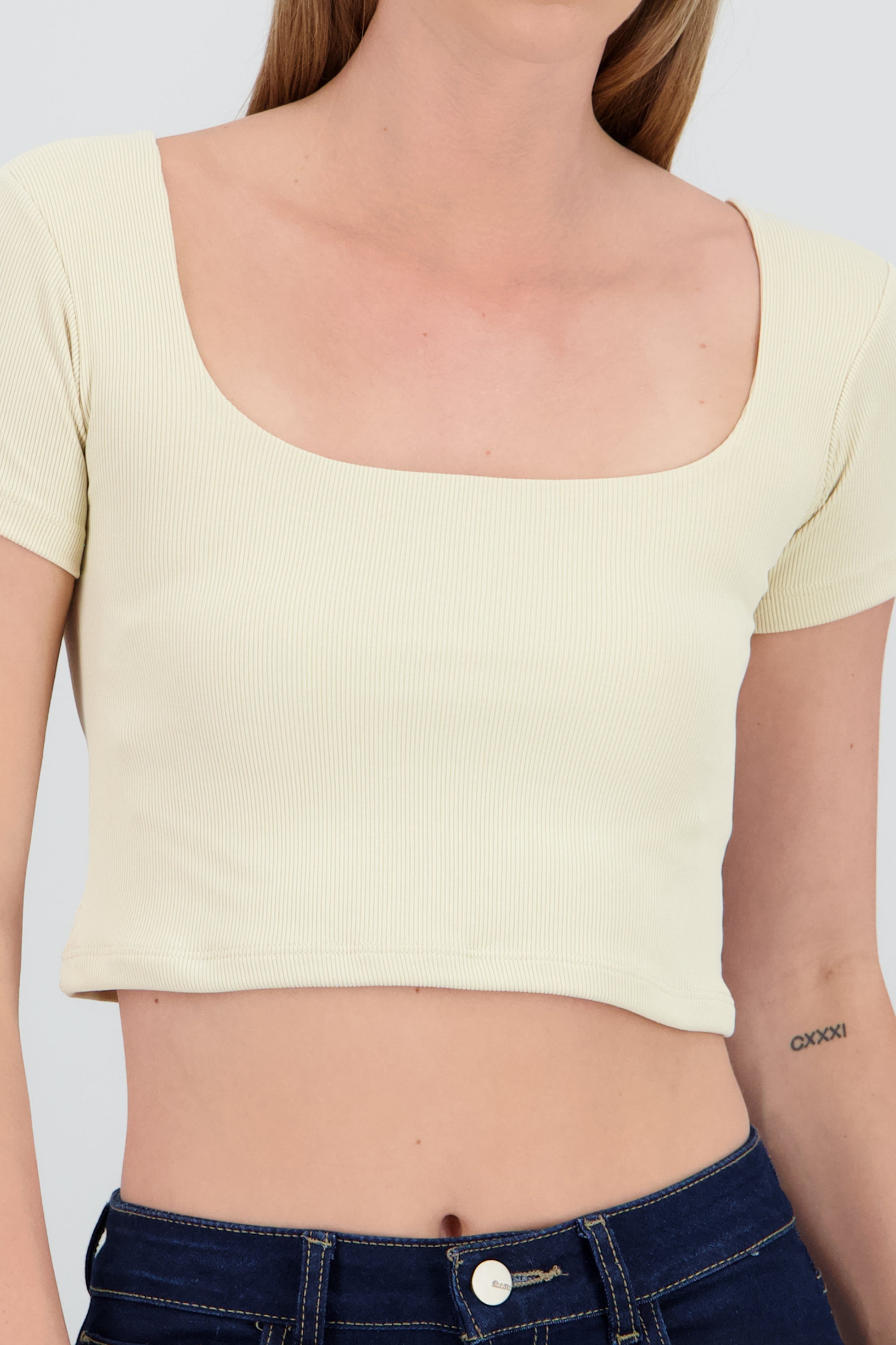 Top de escote cuadrado de rib liso HUESO