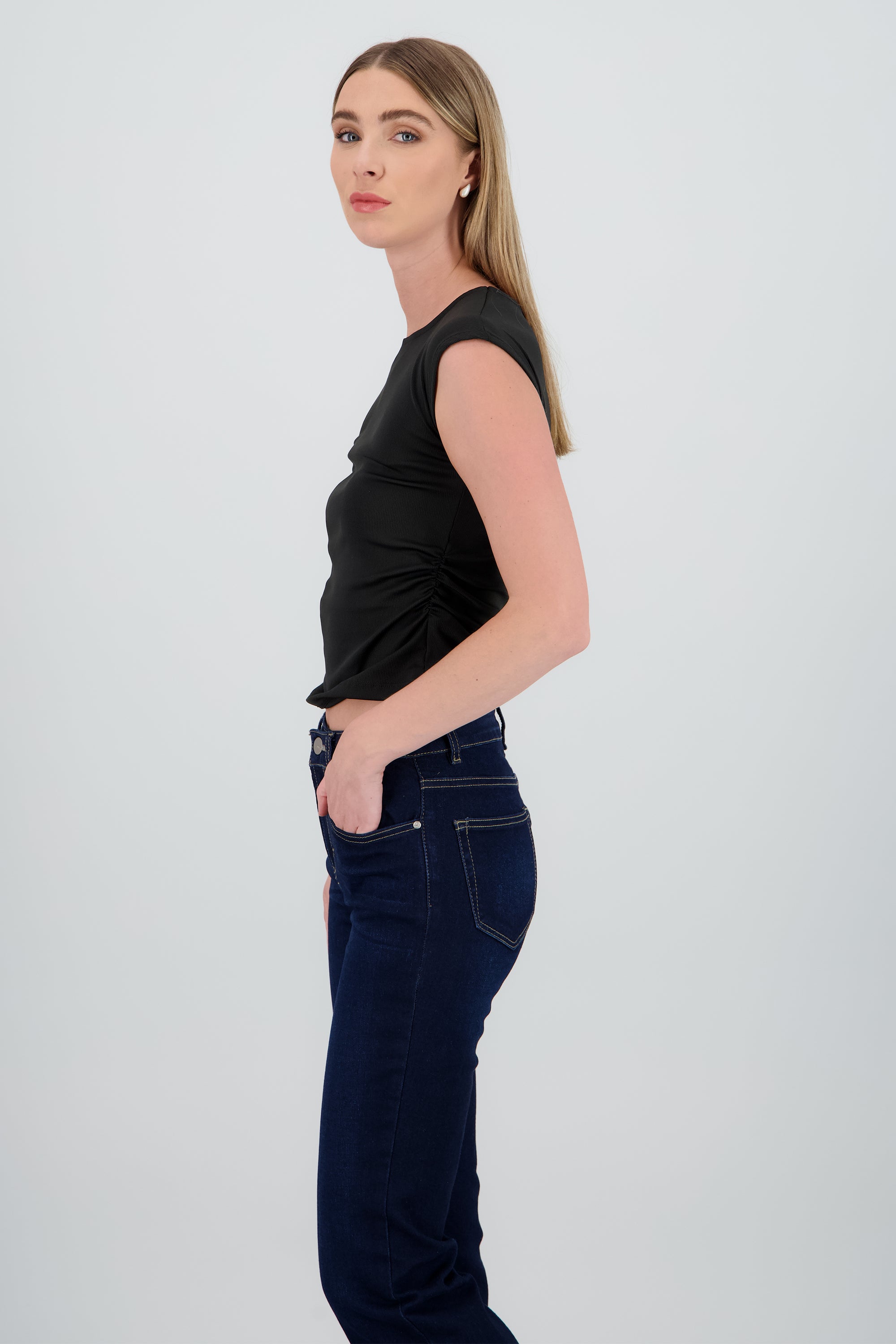 Top cuello alto sin mangas de rib NEGRO