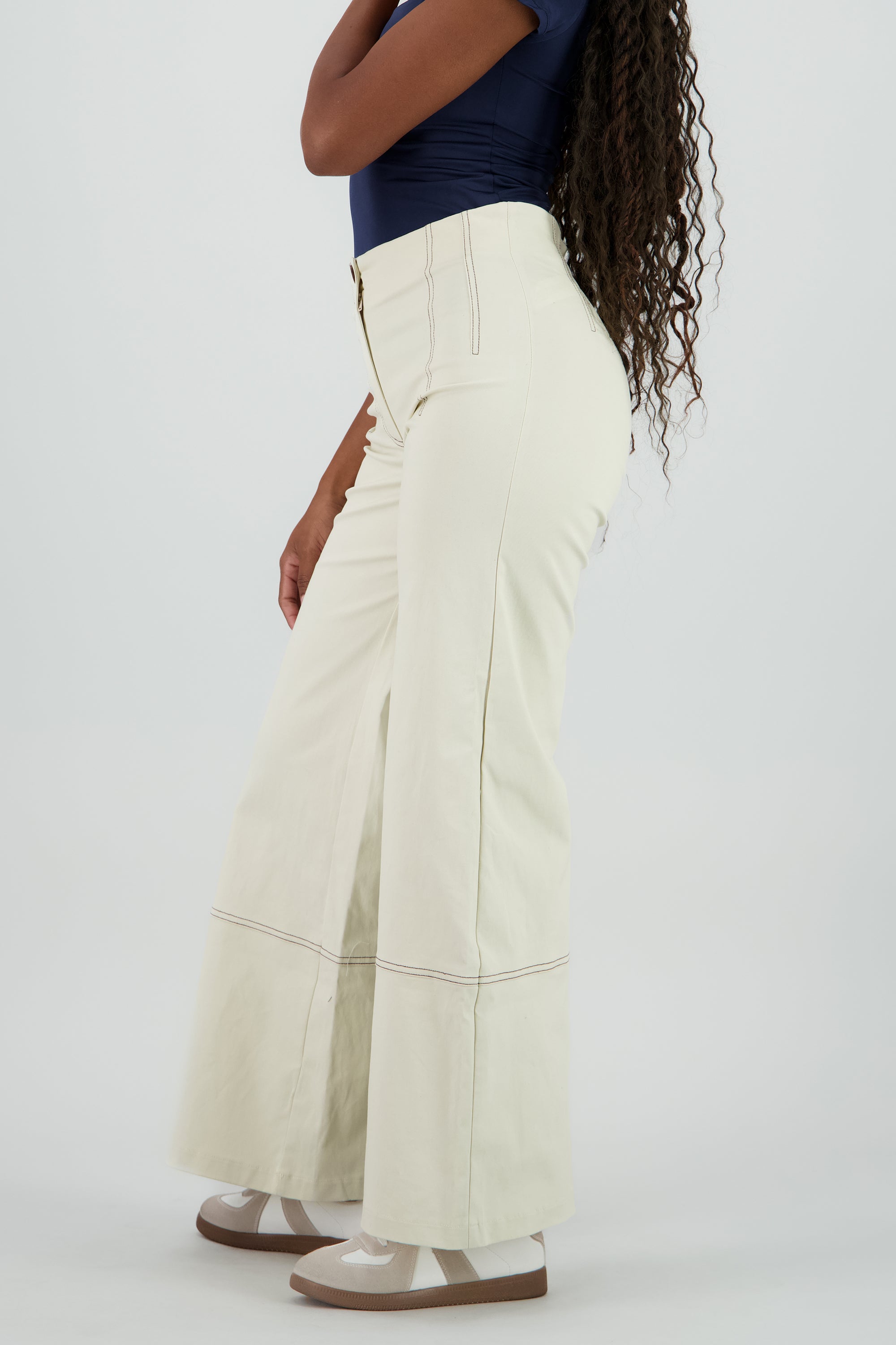 Pantalon amplio contraste costura HUESO
